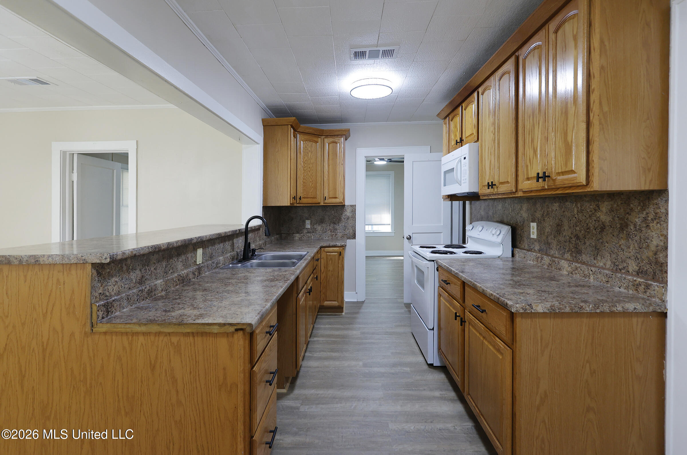 901 3rd Street Property Photo 4