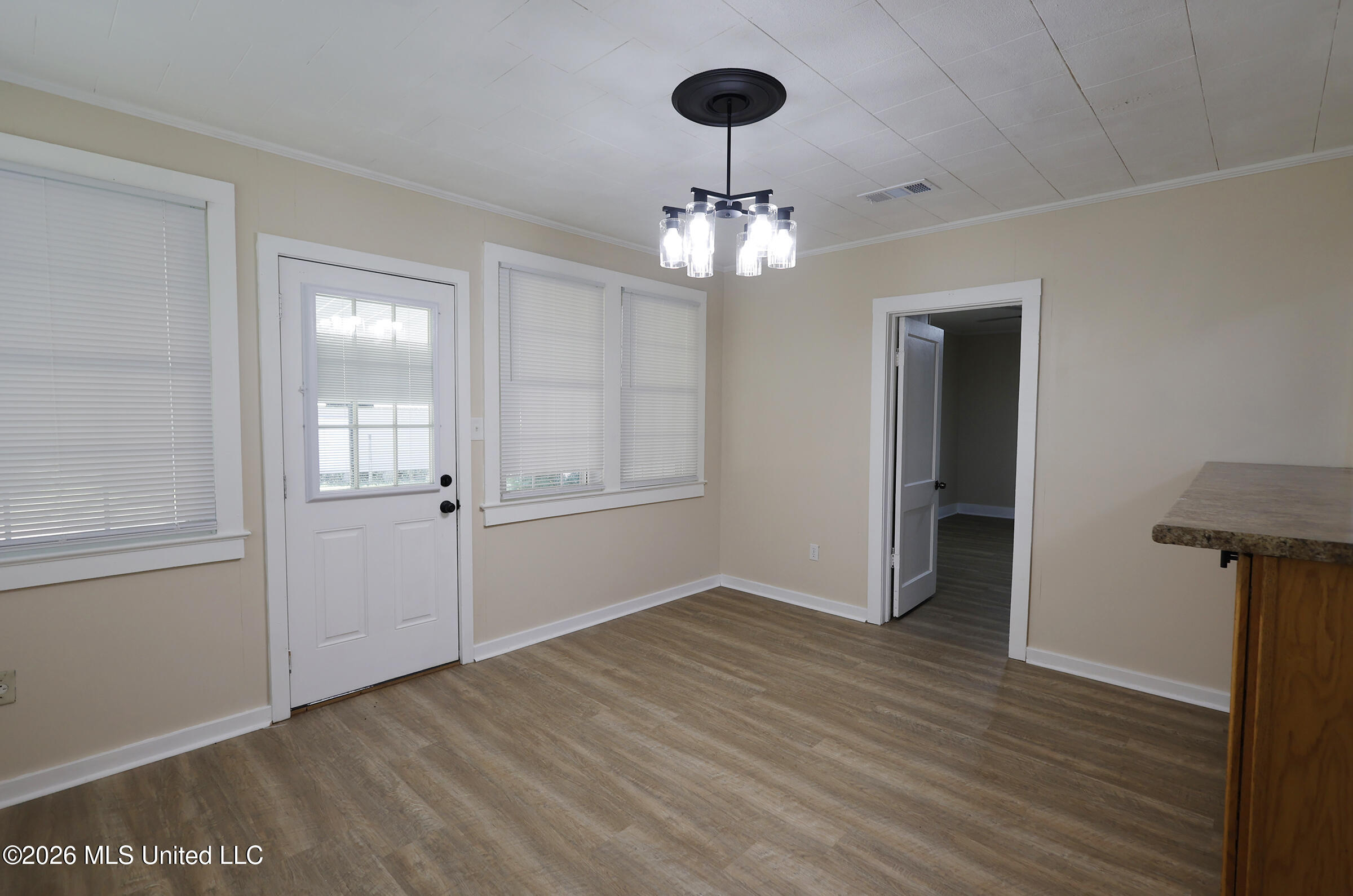 901 3rd Street Property Photo 5