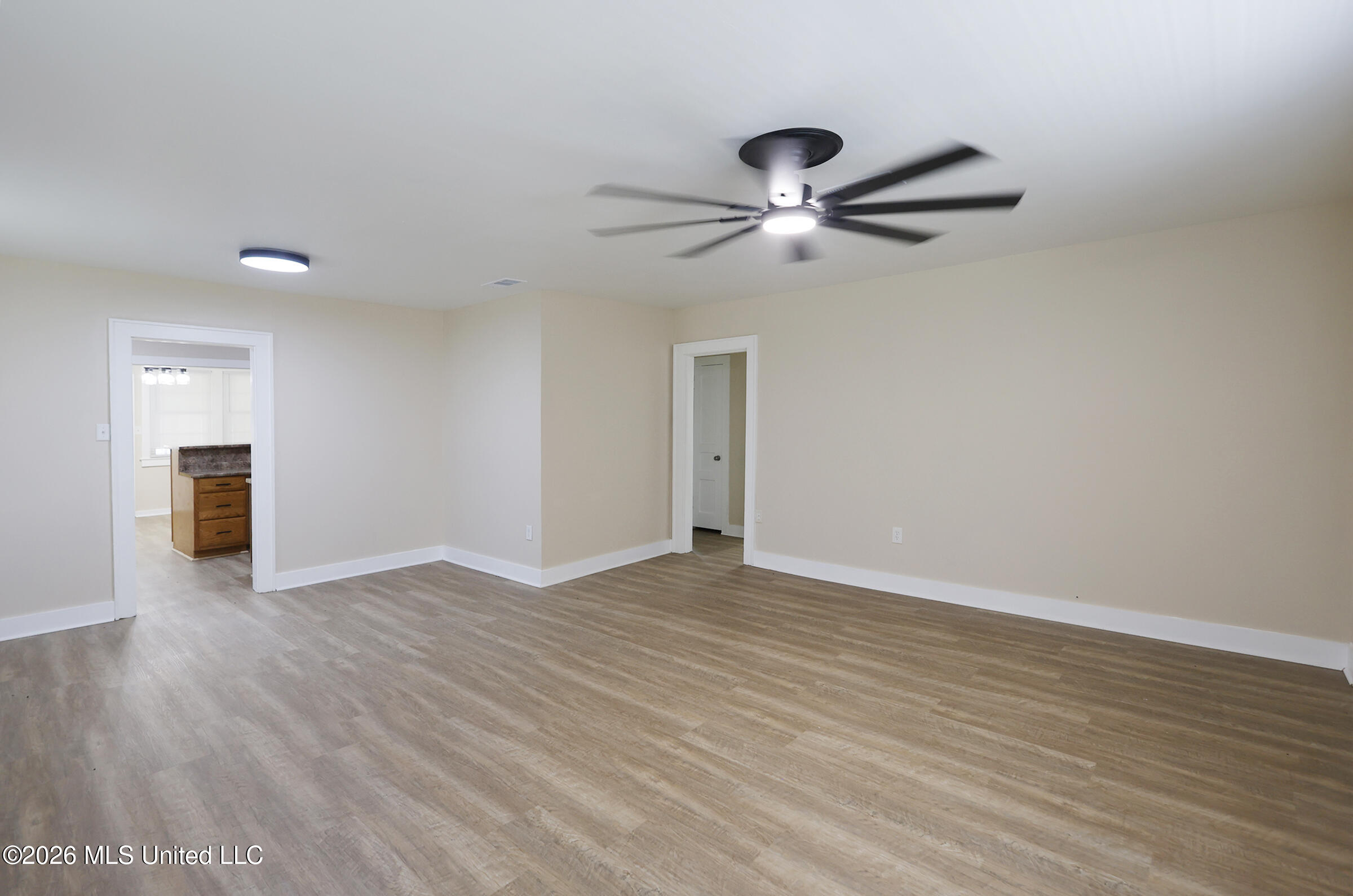 901 3rd Street Property Photo 9