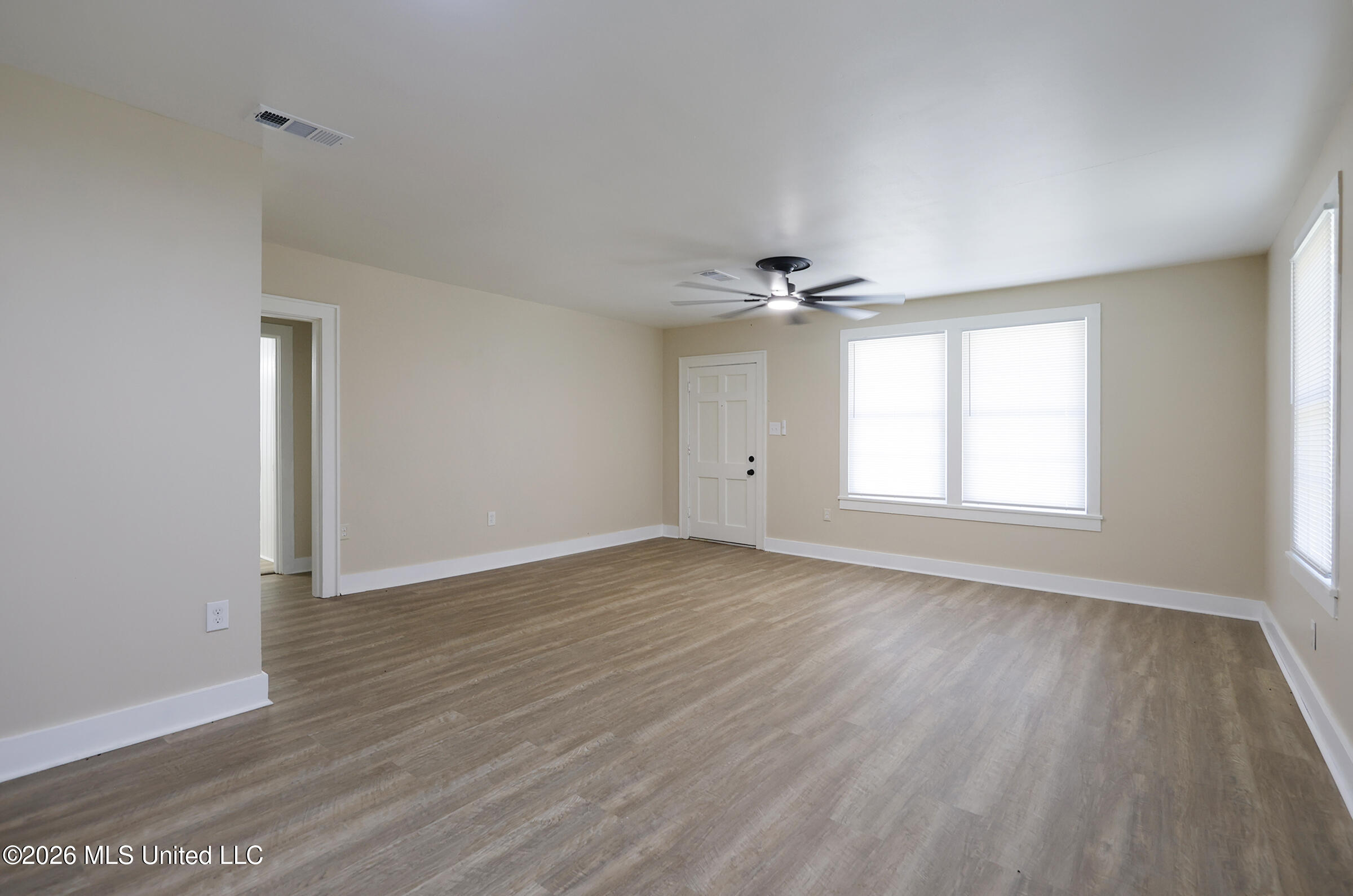 901 3rd Street Property Photo 10