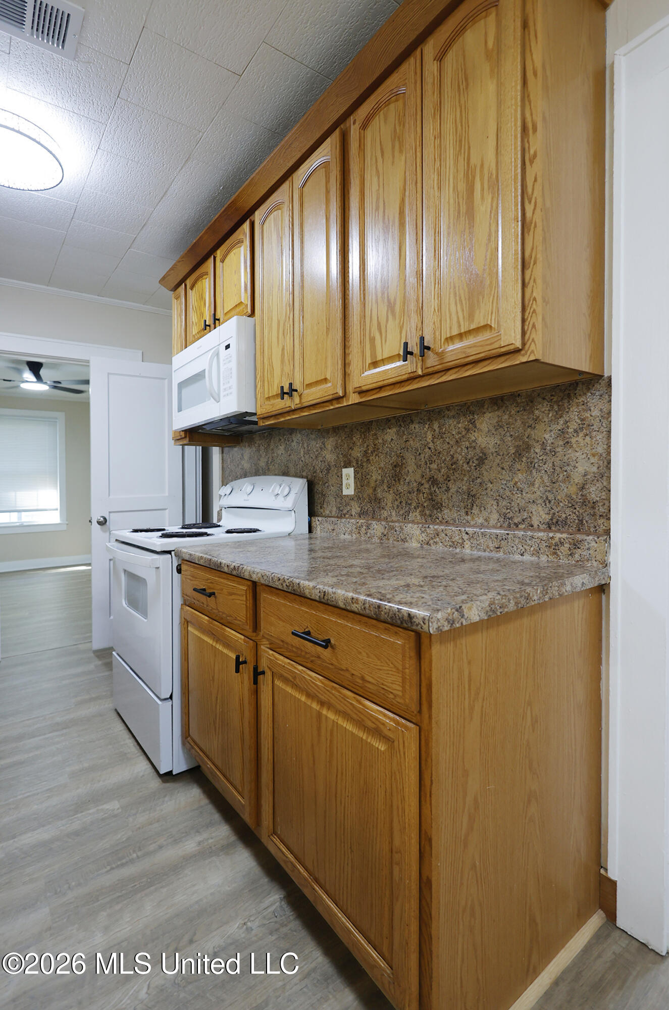 901 3rd Street Property Photo 11
