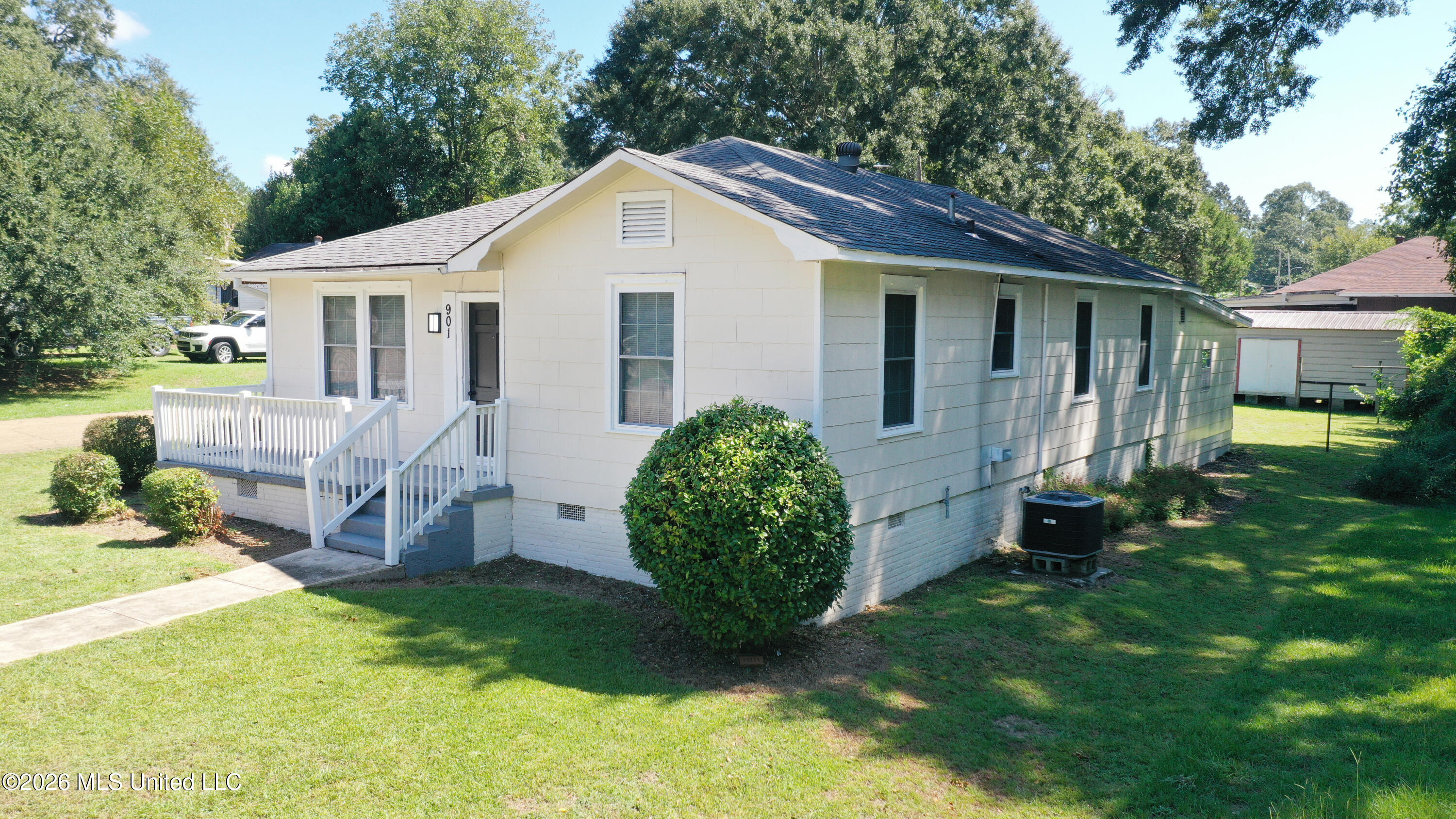 901 3rd Street Property Photo 36