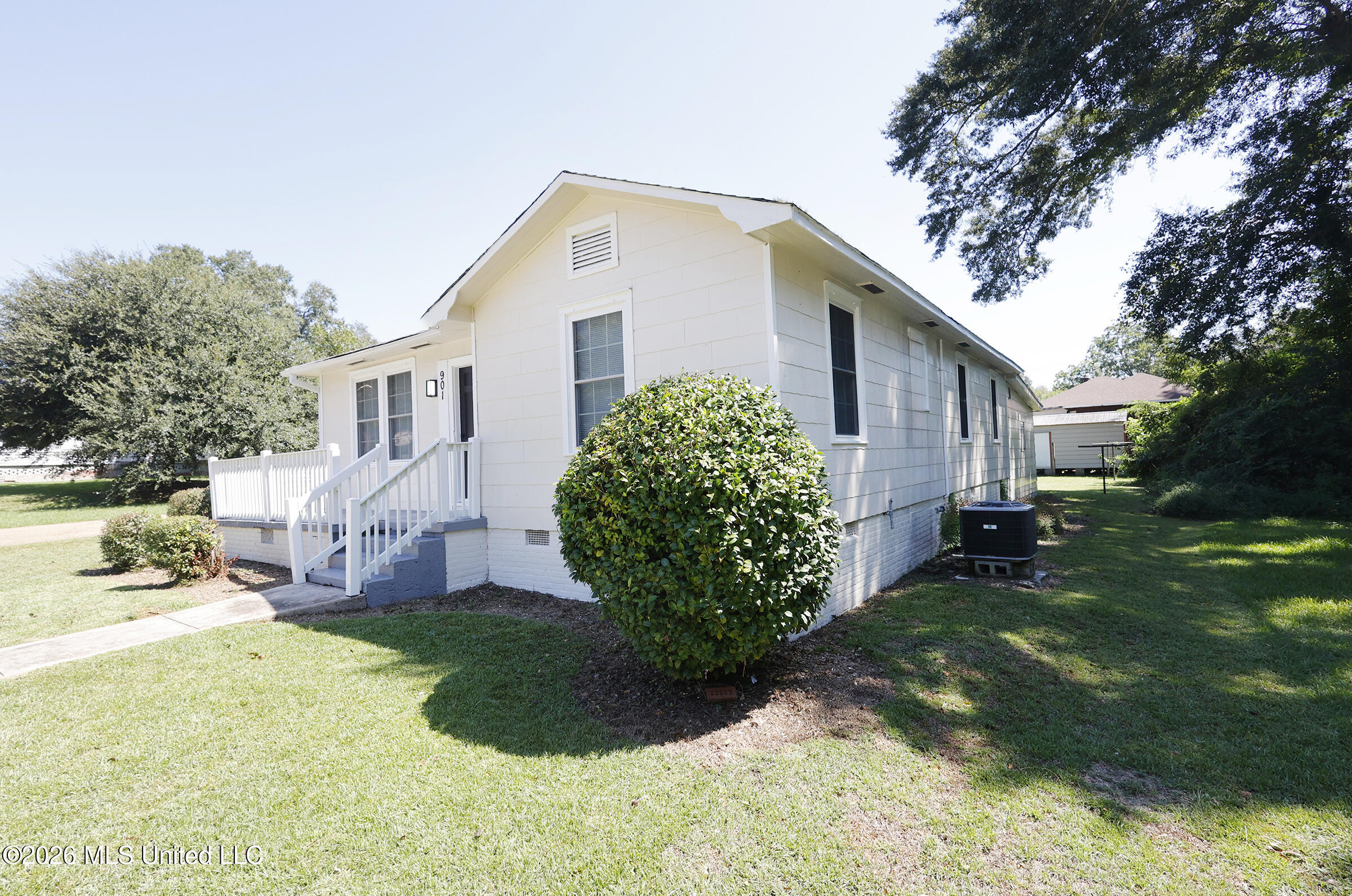 901 3rd Street Property Photo 41