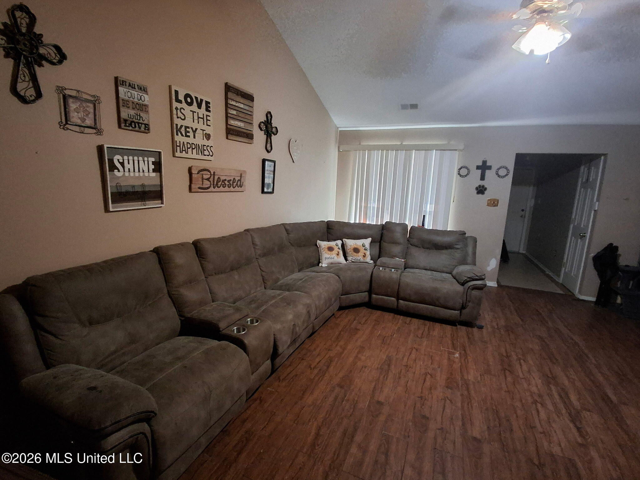 5424 Gibbons Cove Property Photo 2