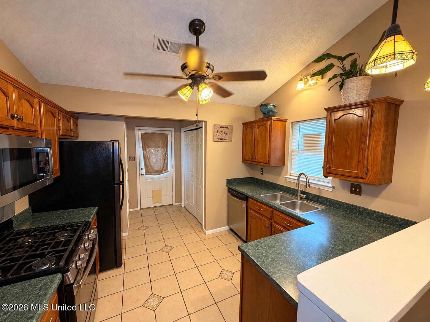 5424 Gibbons Cove Property Photo 4