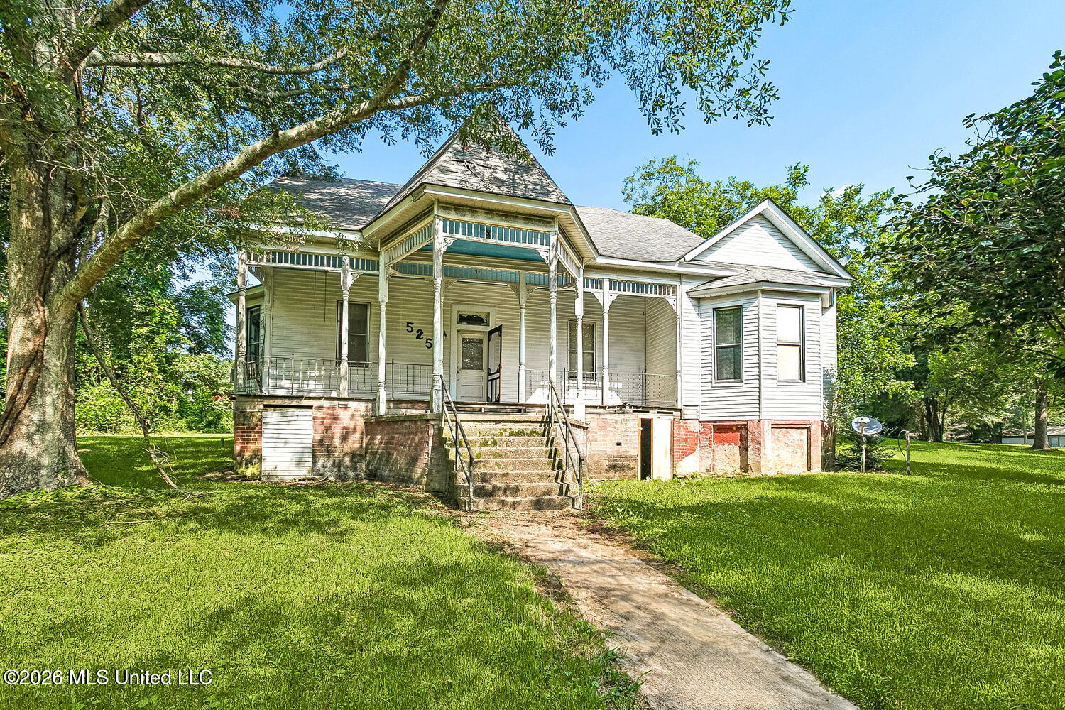 525 W Railroad Avenue Property Photo 1