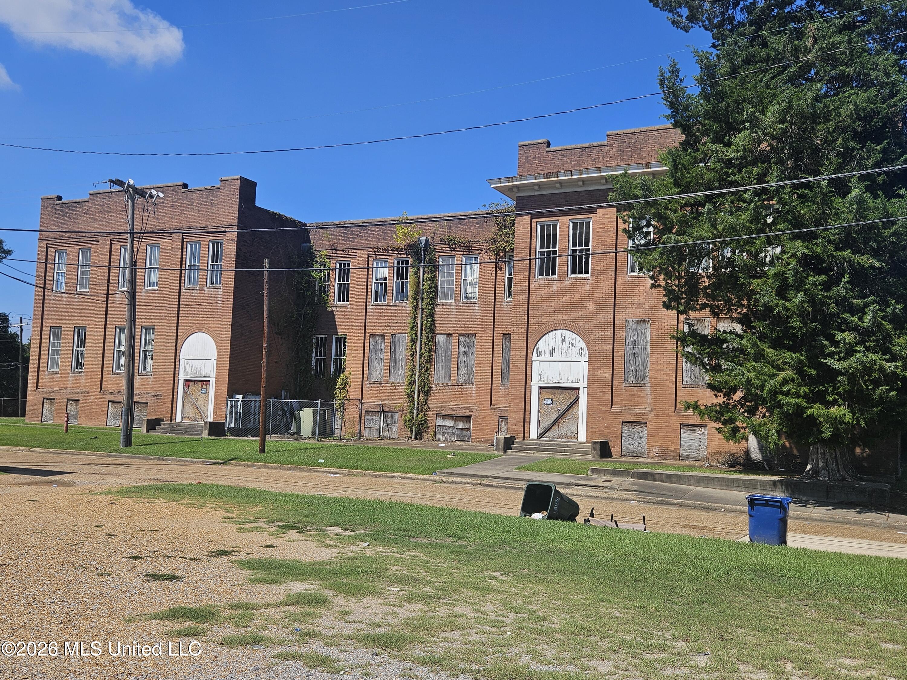 100 Saint Catherine Street Property Photo 1