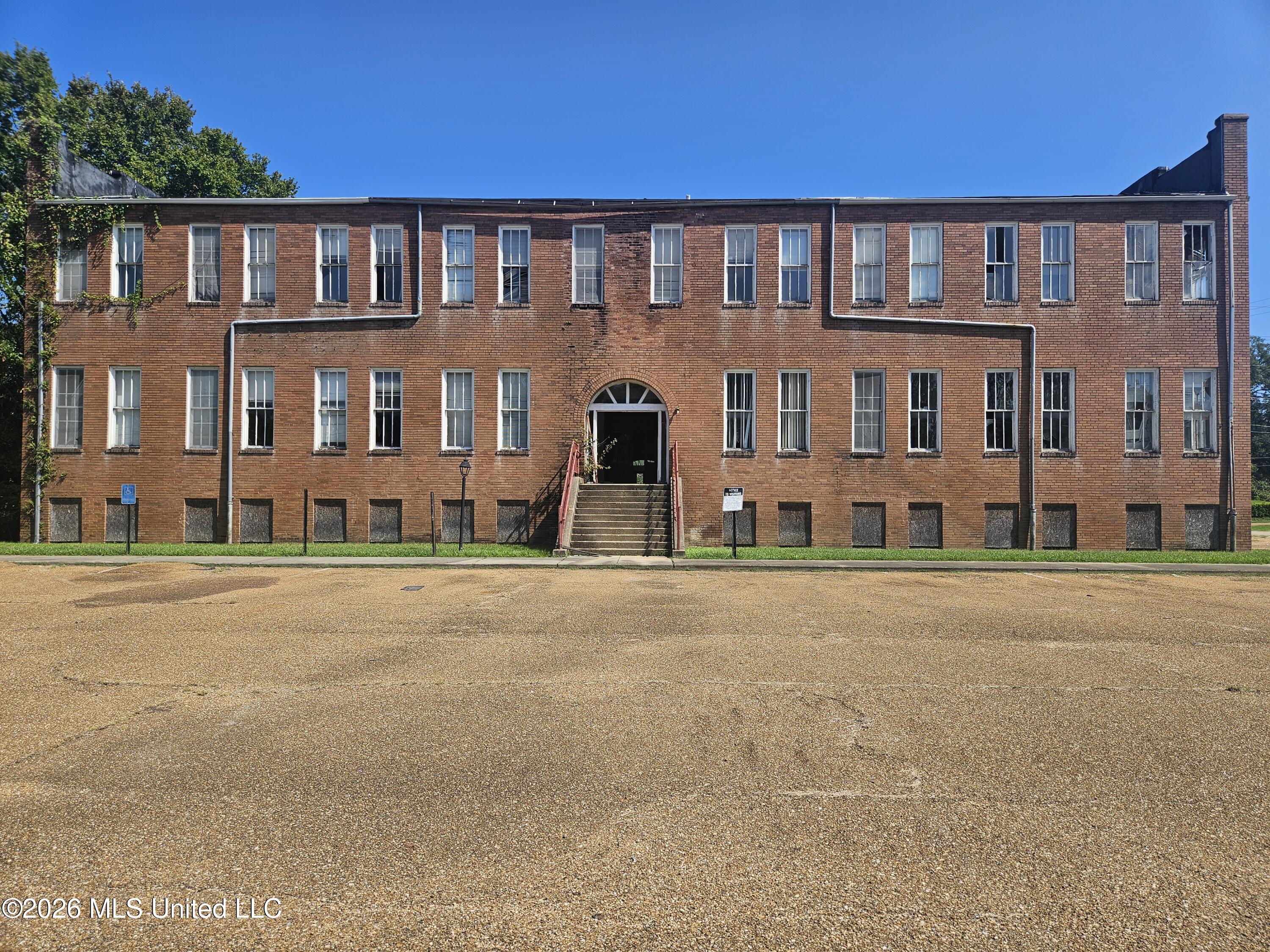 100 Saint Catherine Street Property Photo 2