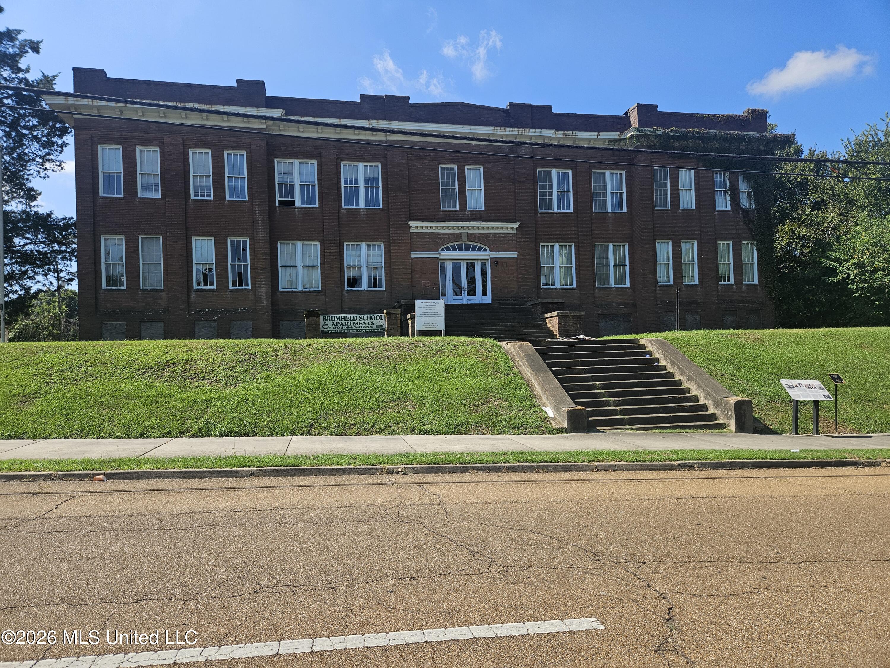 100 Saint Catherine Street Property Photo 3