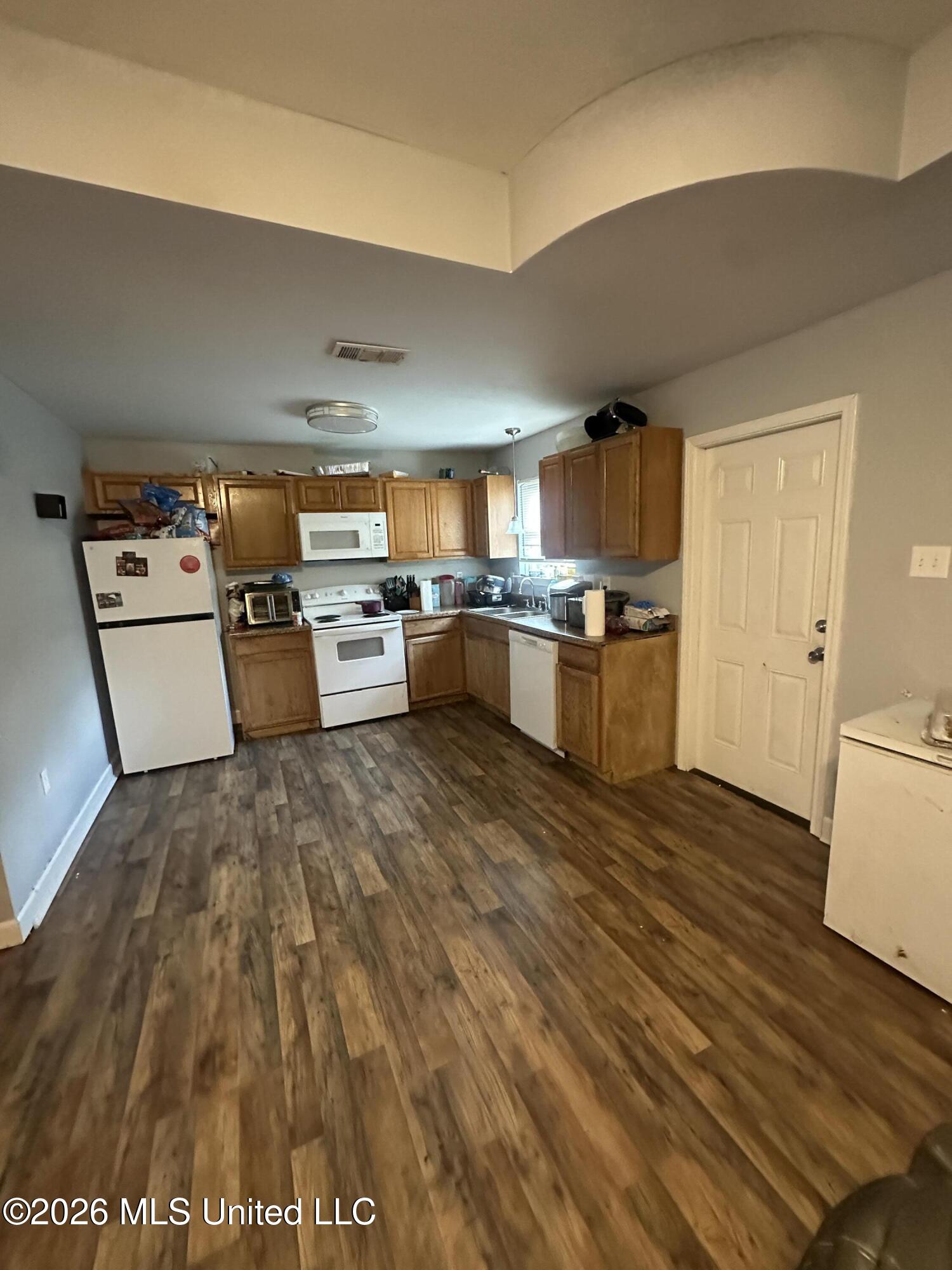 6235 W Forrest Street Property Photo 4