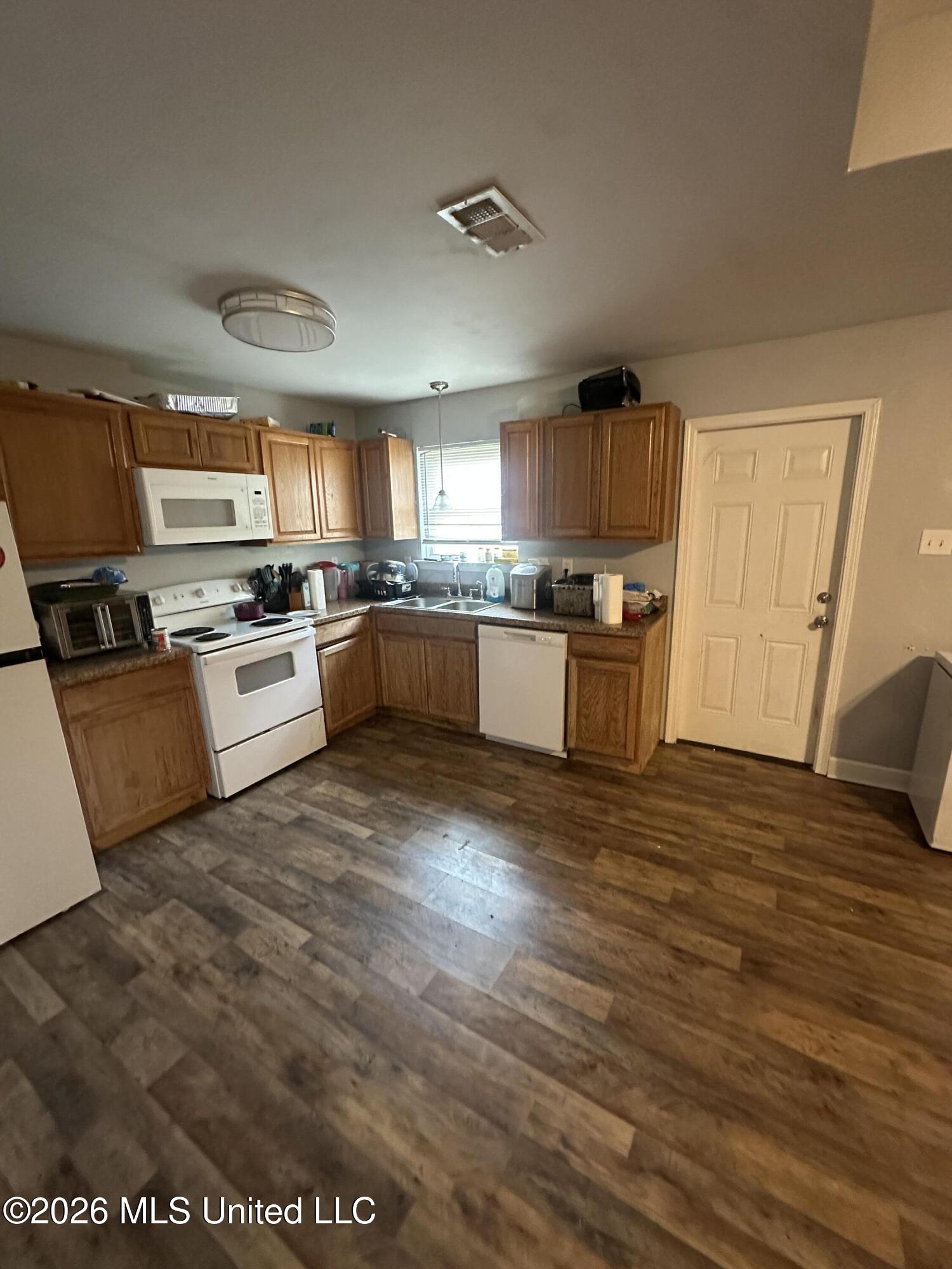 6235 W Forrest Street Property Photo 5