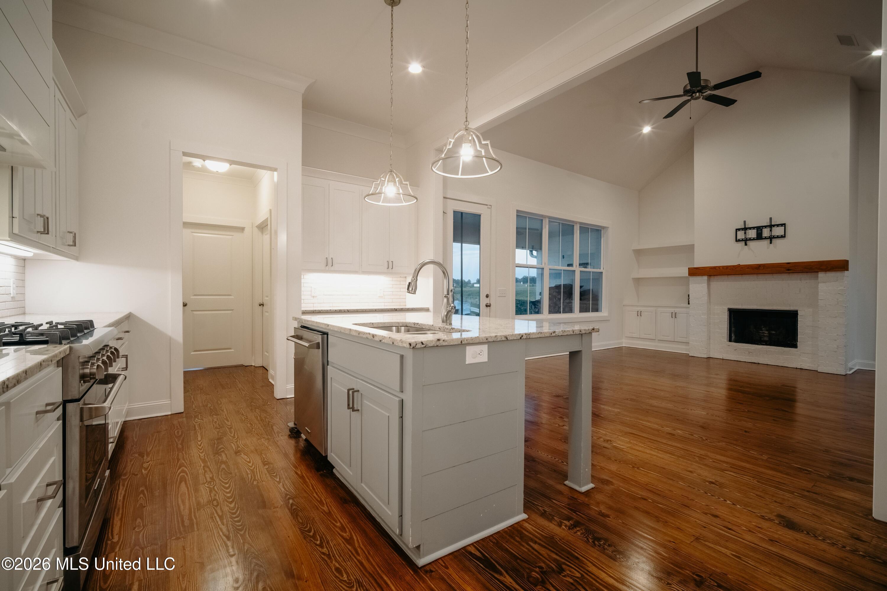 159 Camden Lake Drive Property Photo 3