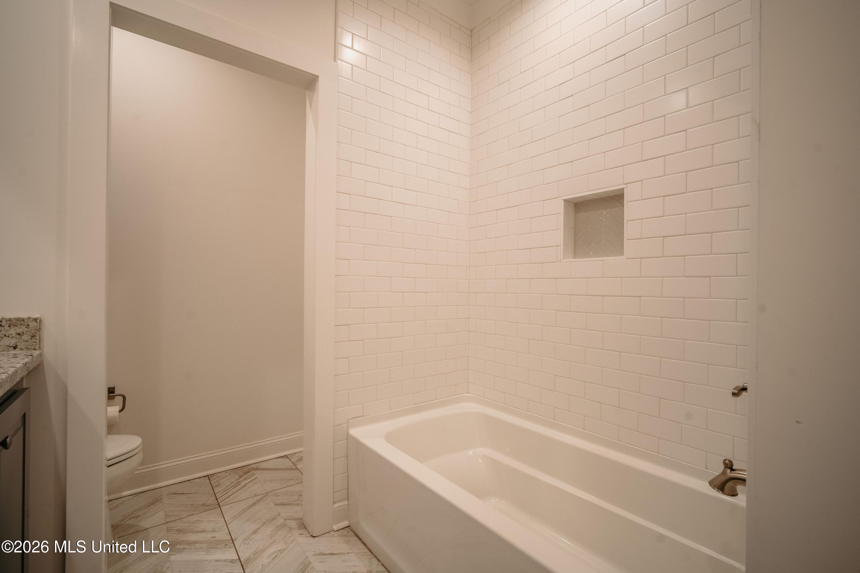 159 Camden Lake Drive Property Photo 28