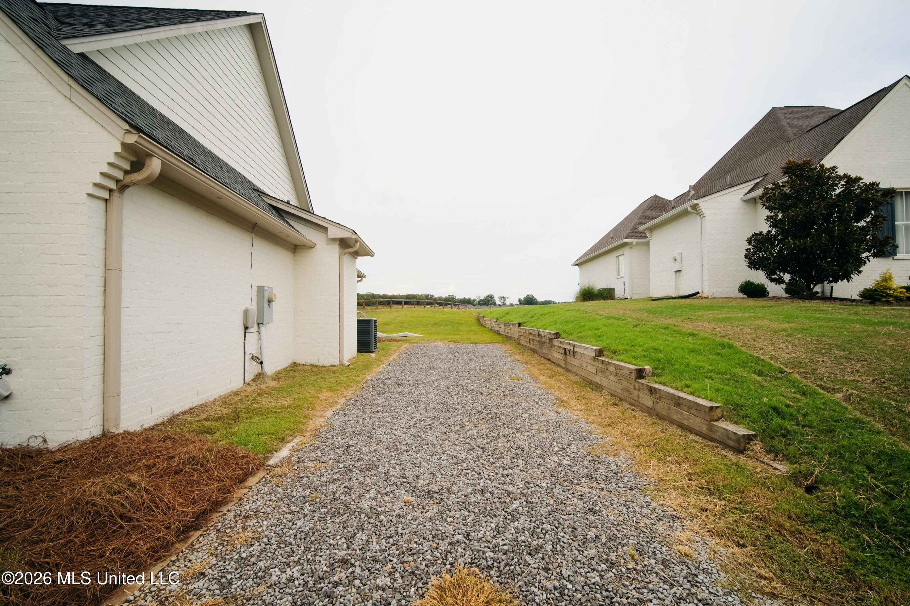 159 Camden Lake Drive Property Photo 39