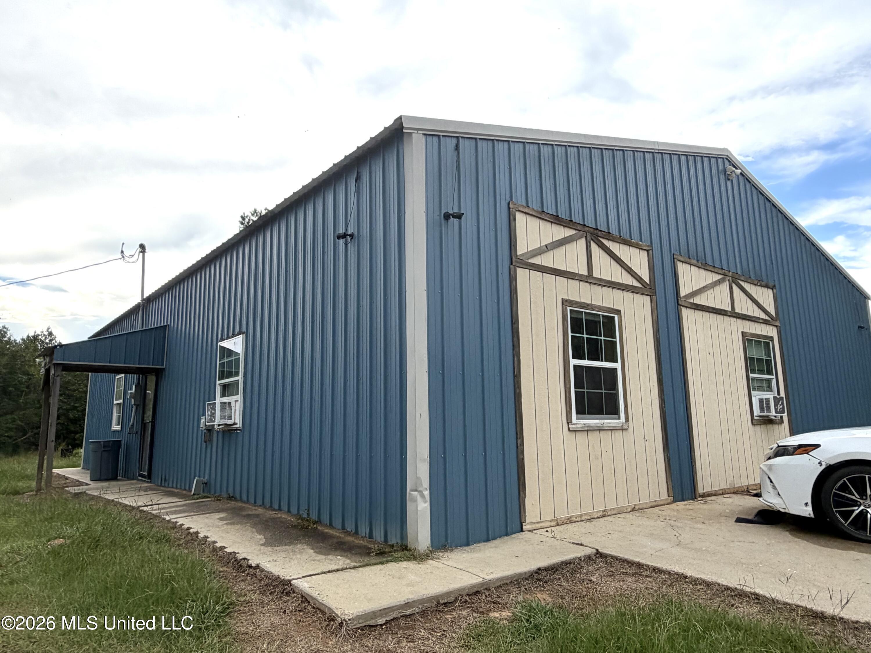 3651 Ruth Drive Property Photo 4