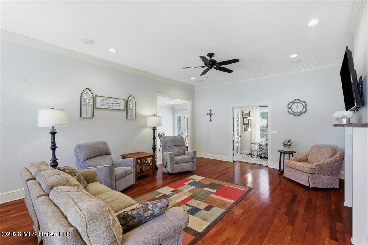 489 Annandale Parkway Property Photo 5