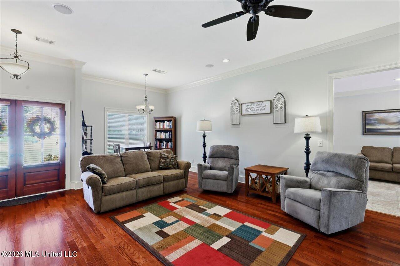 489 Annandale Parkway Property Photo 8