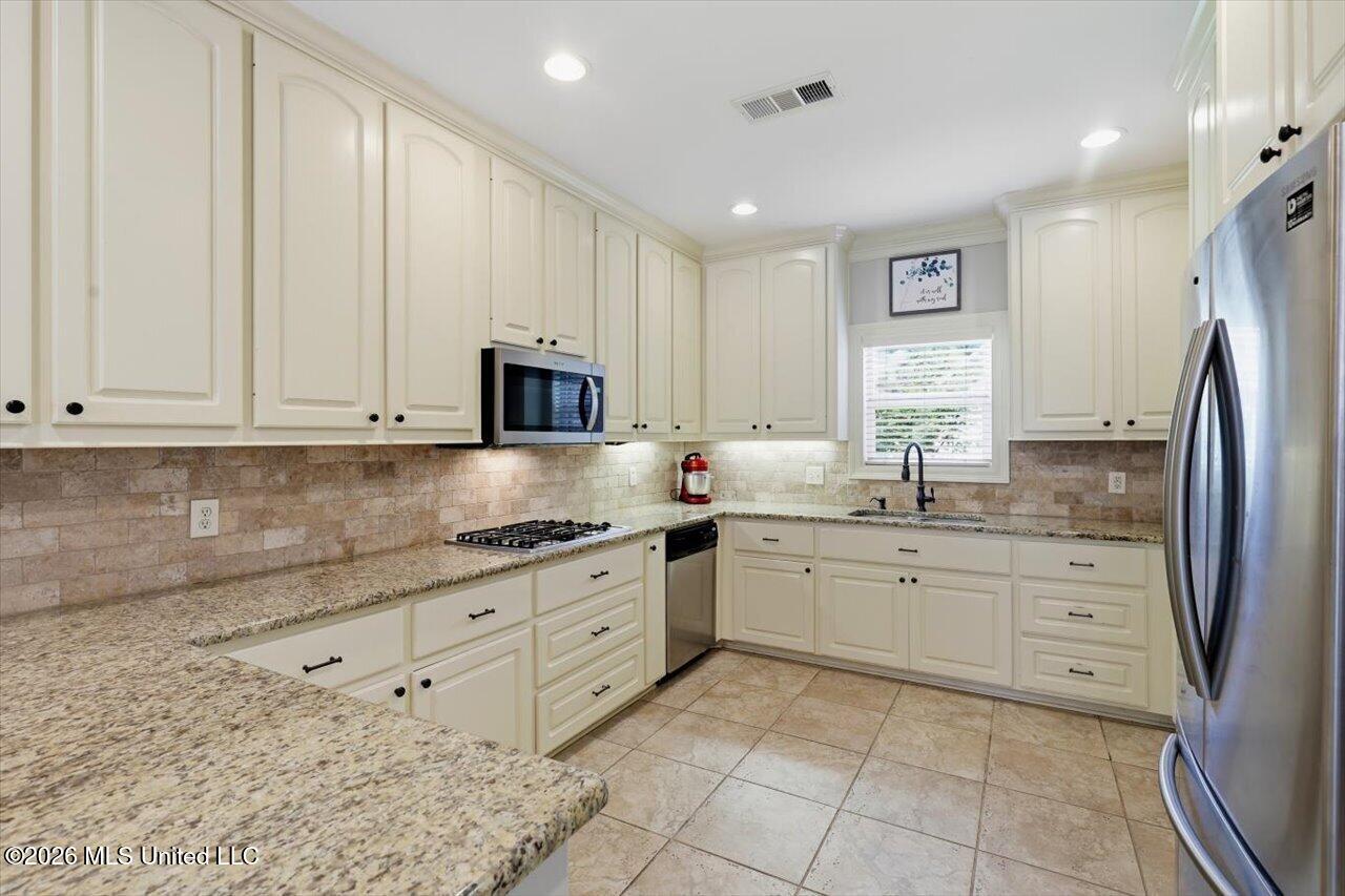 489 Annandale Parkway Property Photo 9