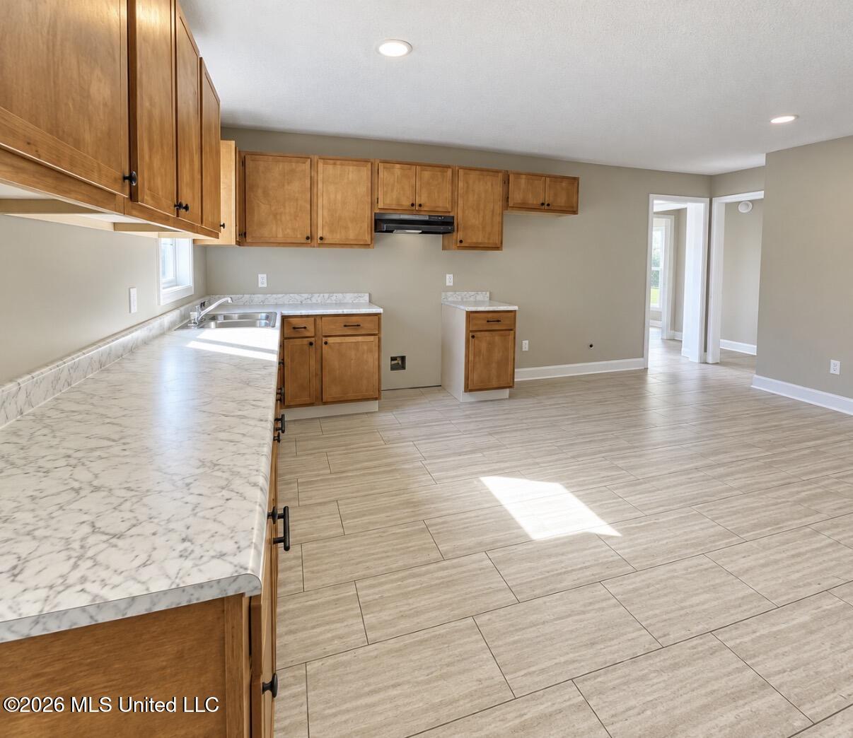520 E Circle Avenue Property Photo 3