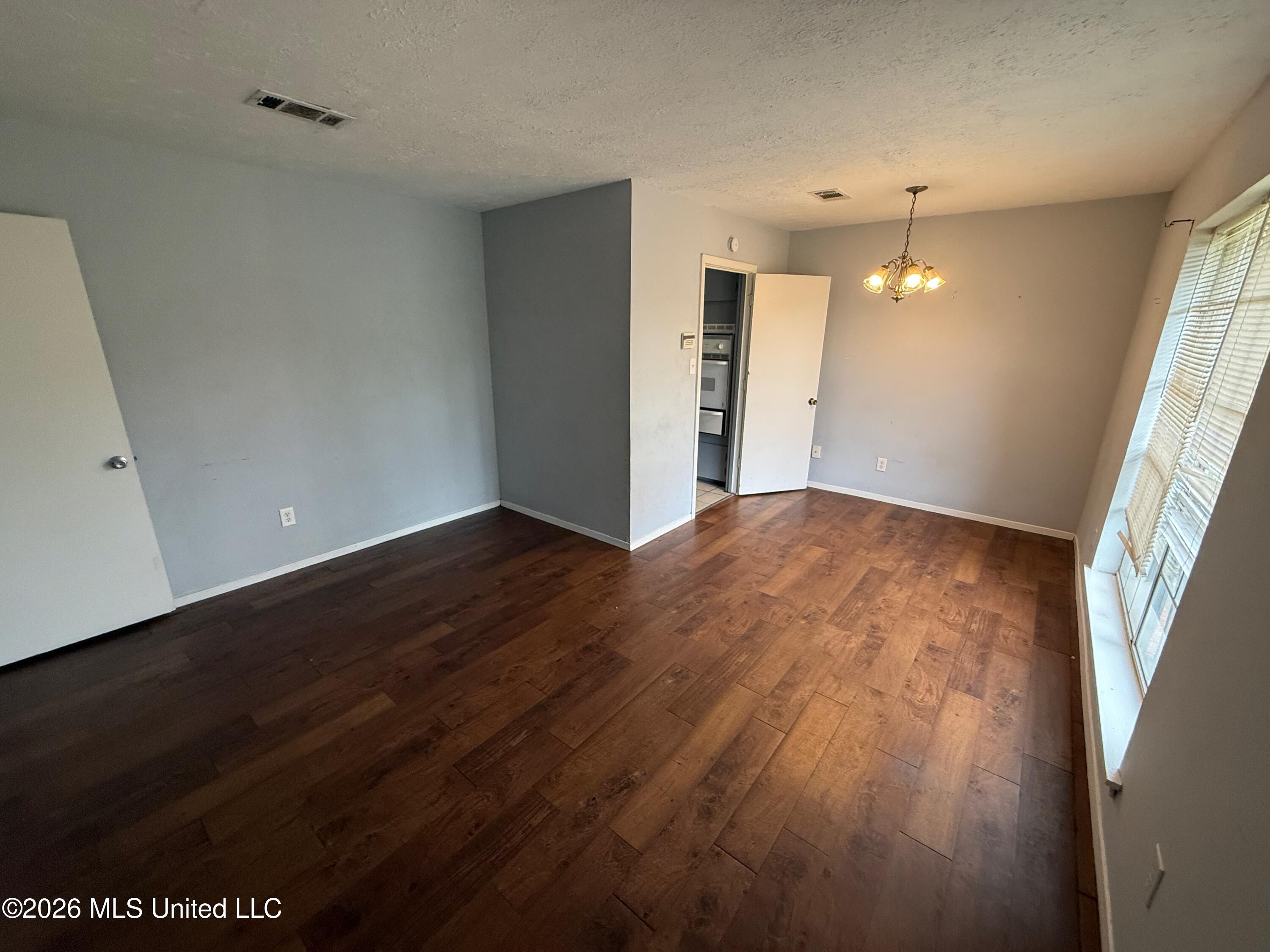 6735 Harry S Truman Drive Property Photo 7