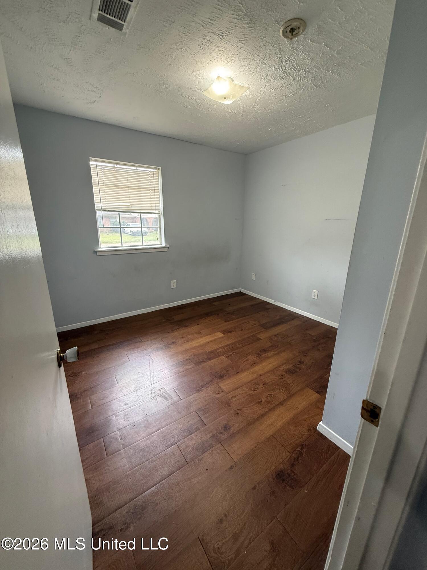 6735 Harry S Truman Drive Property Photo 9