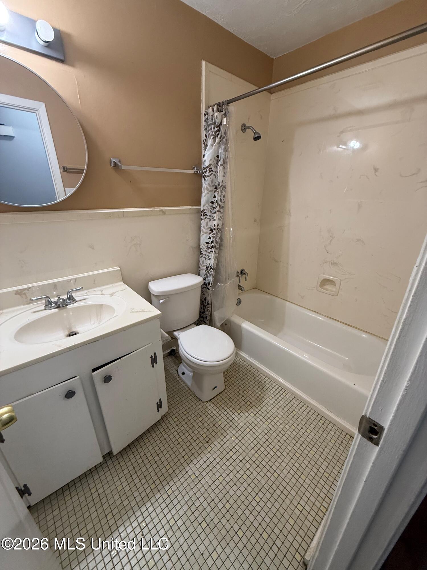 6735 Harry S Truman Drive Property Photo 12