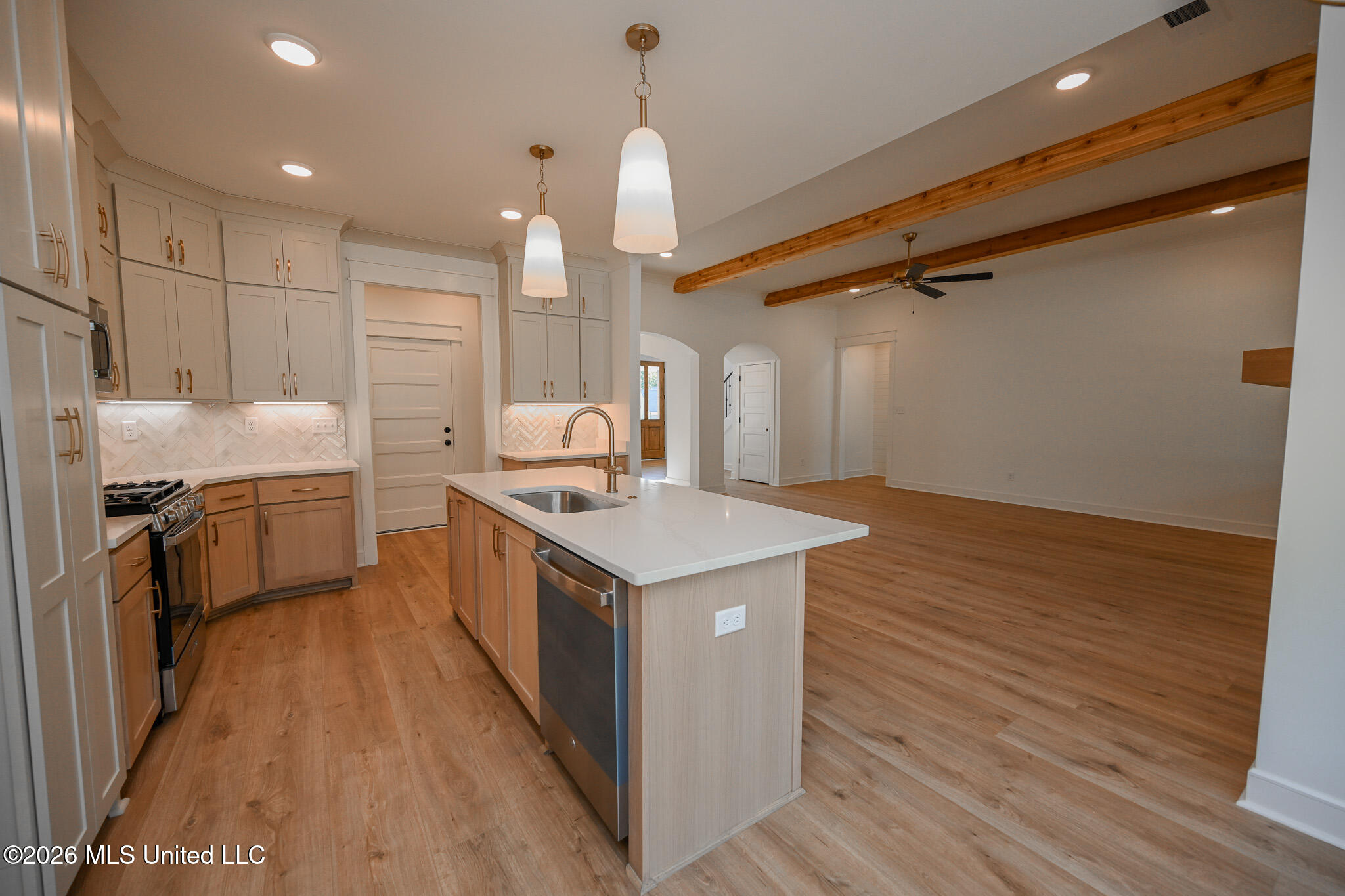14160 Hidden Loop Property Photo 14