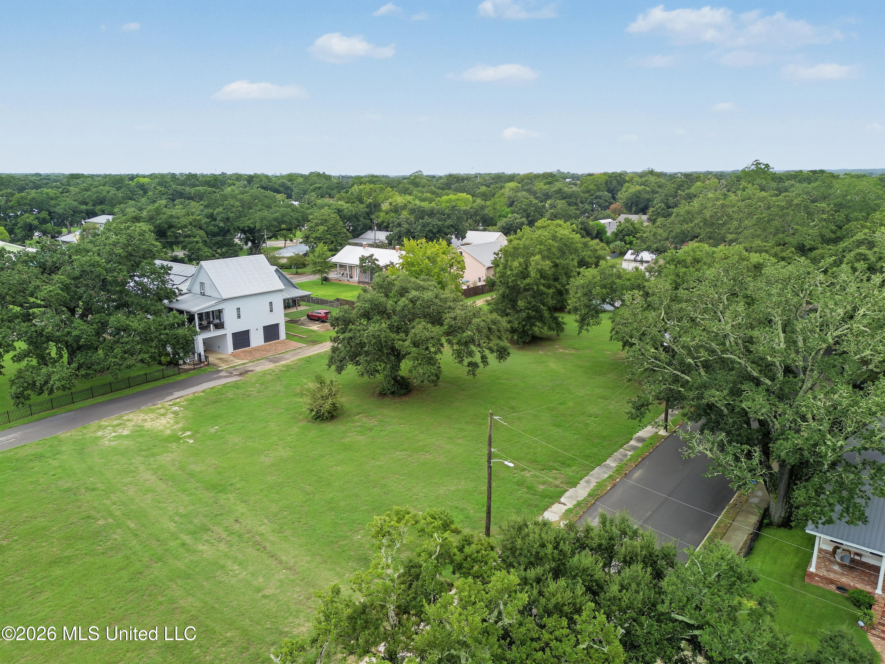 129 Saint Charles Avenue Property Photo 17