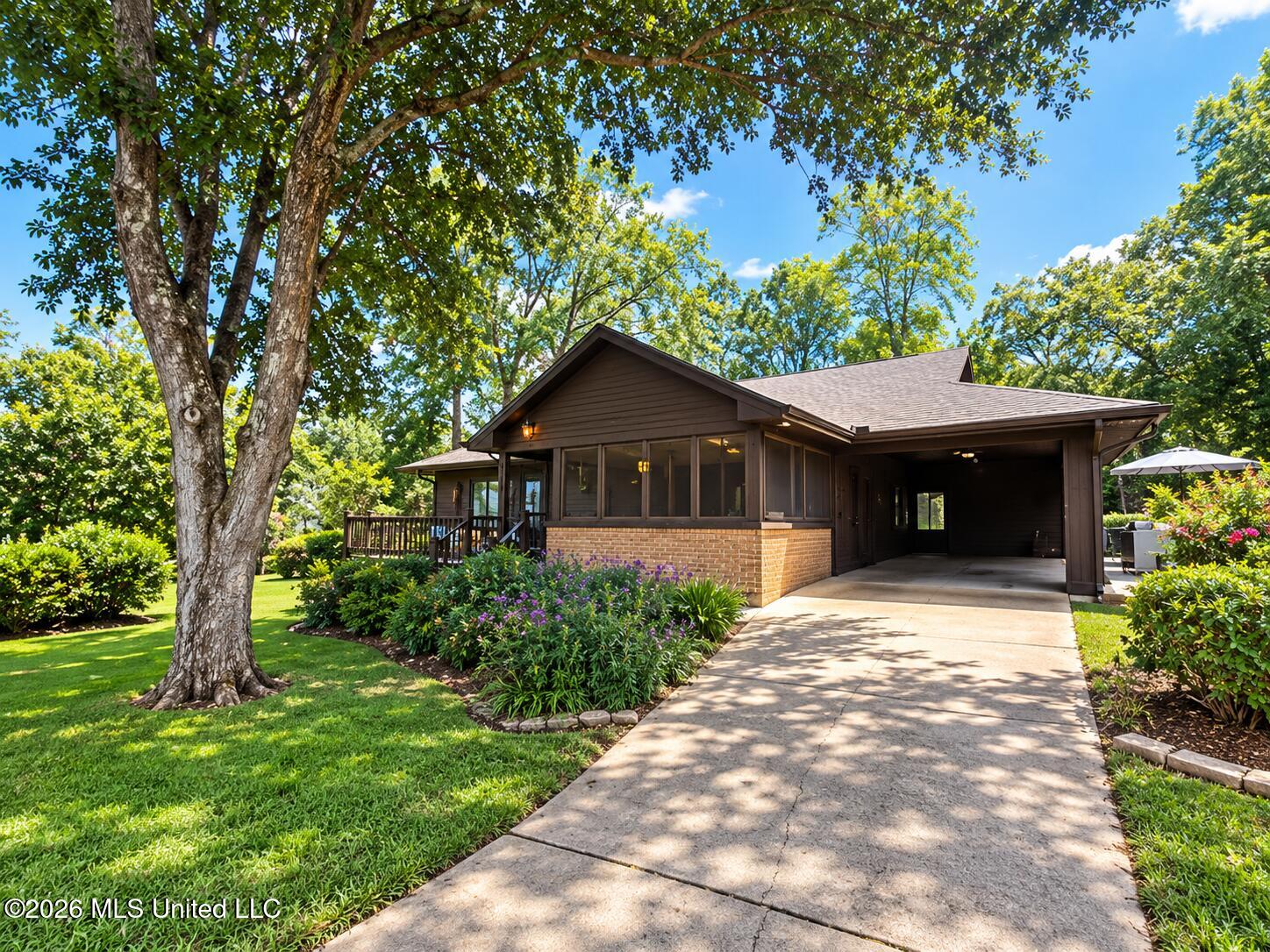 9936 Ana Hulu Street Property Photo 1
