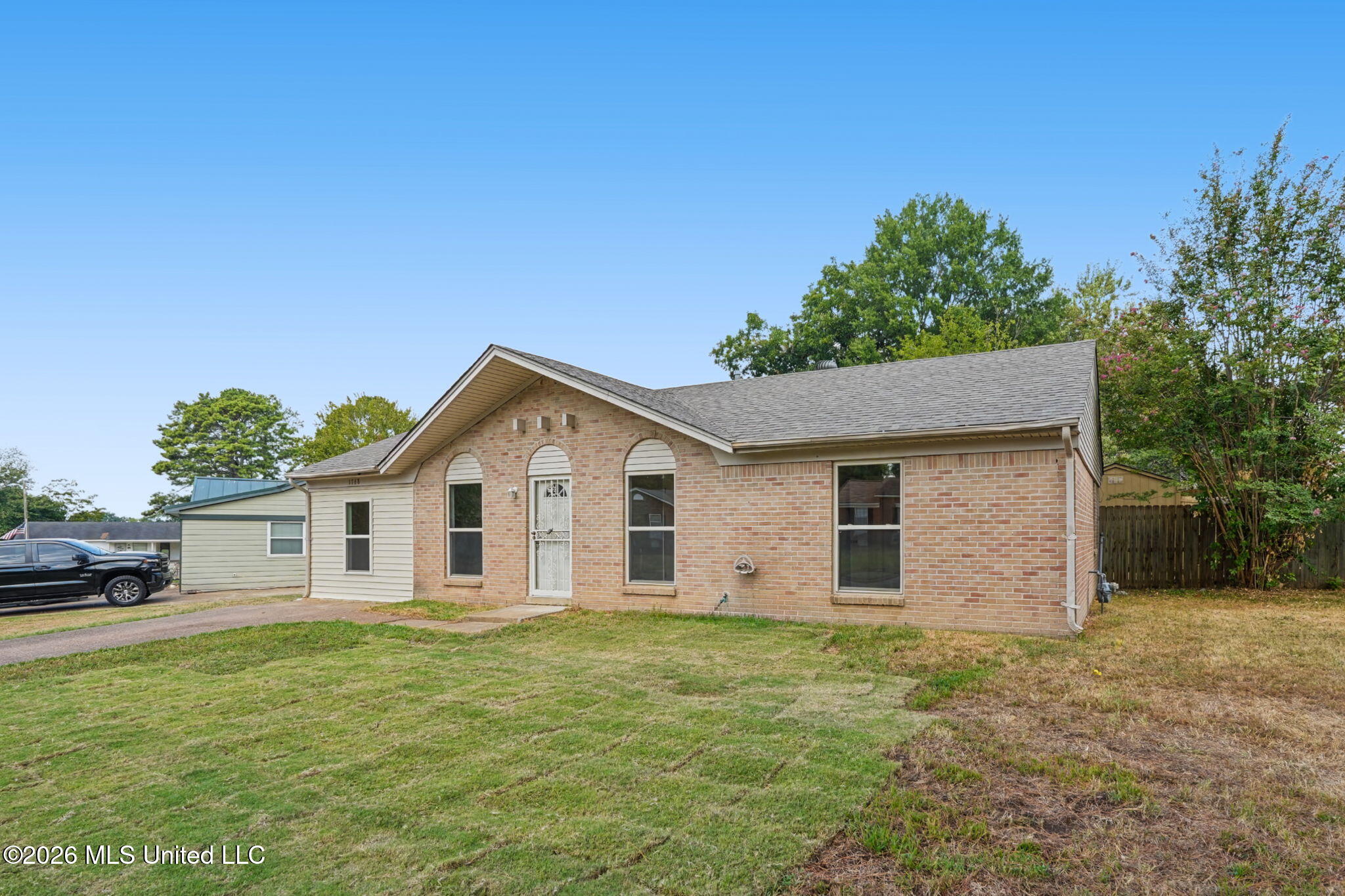 1768 Brown Cove Property Photo 3