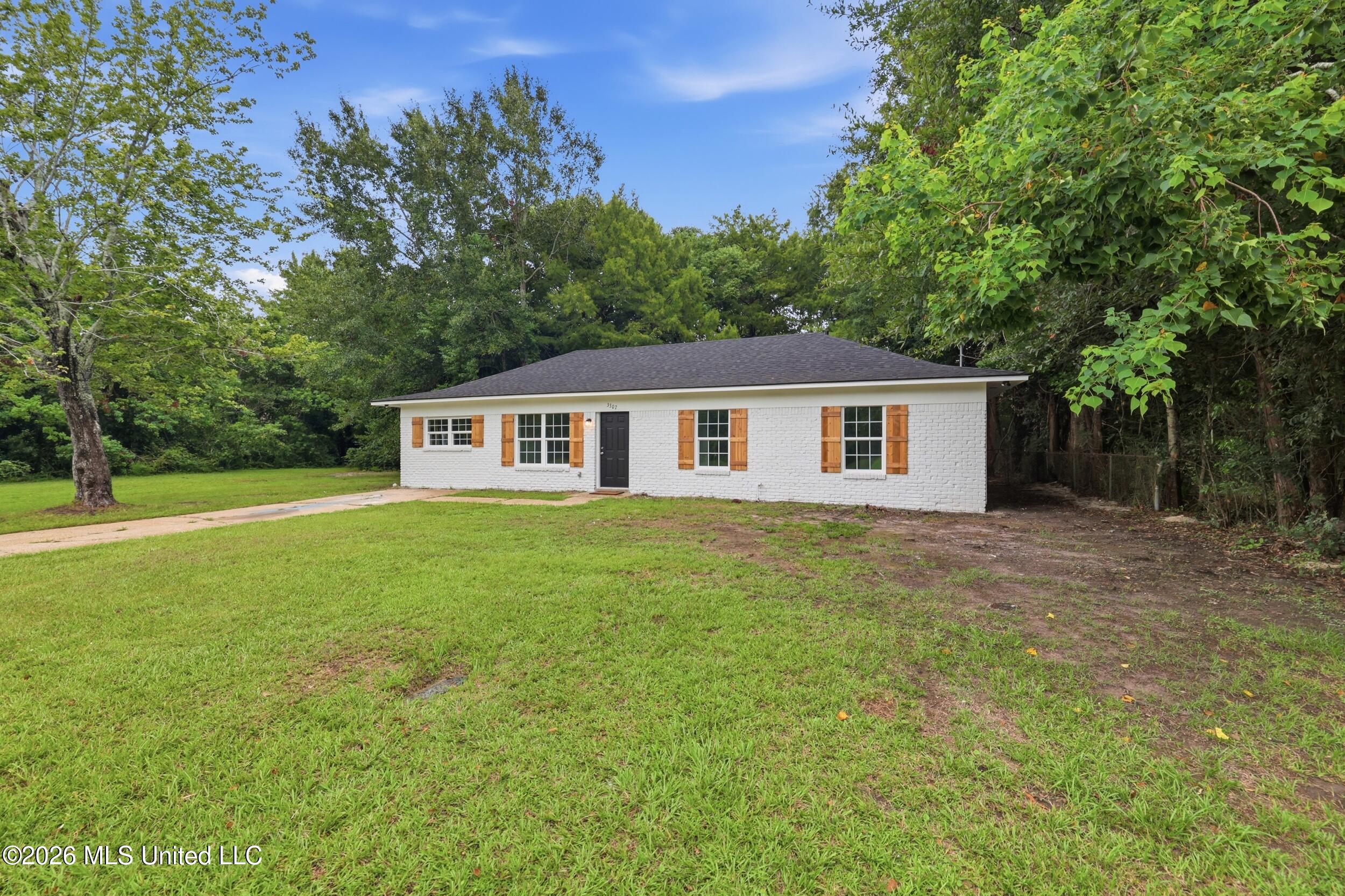 3307 Johnson Drive Property Photo 2