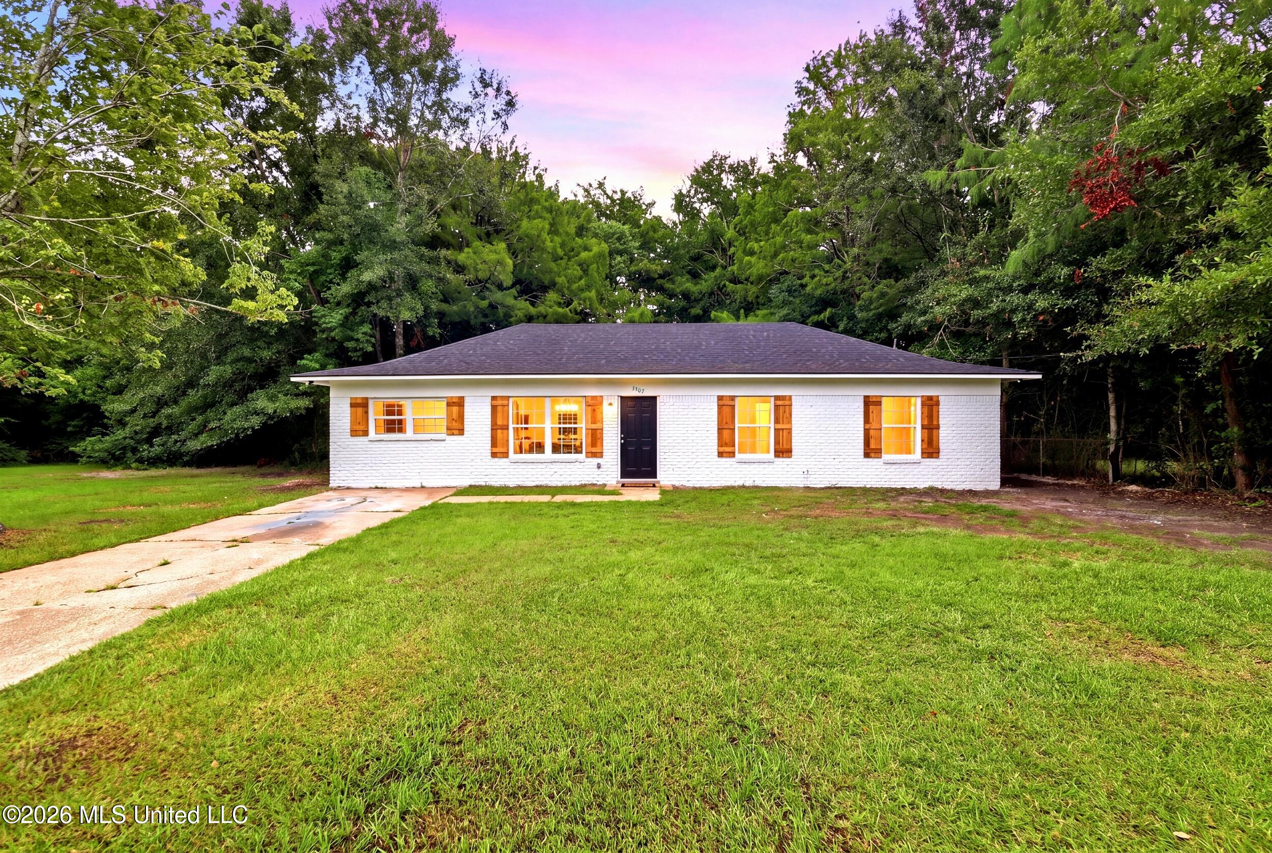 3307 Johnson Drive Property Photo 3
