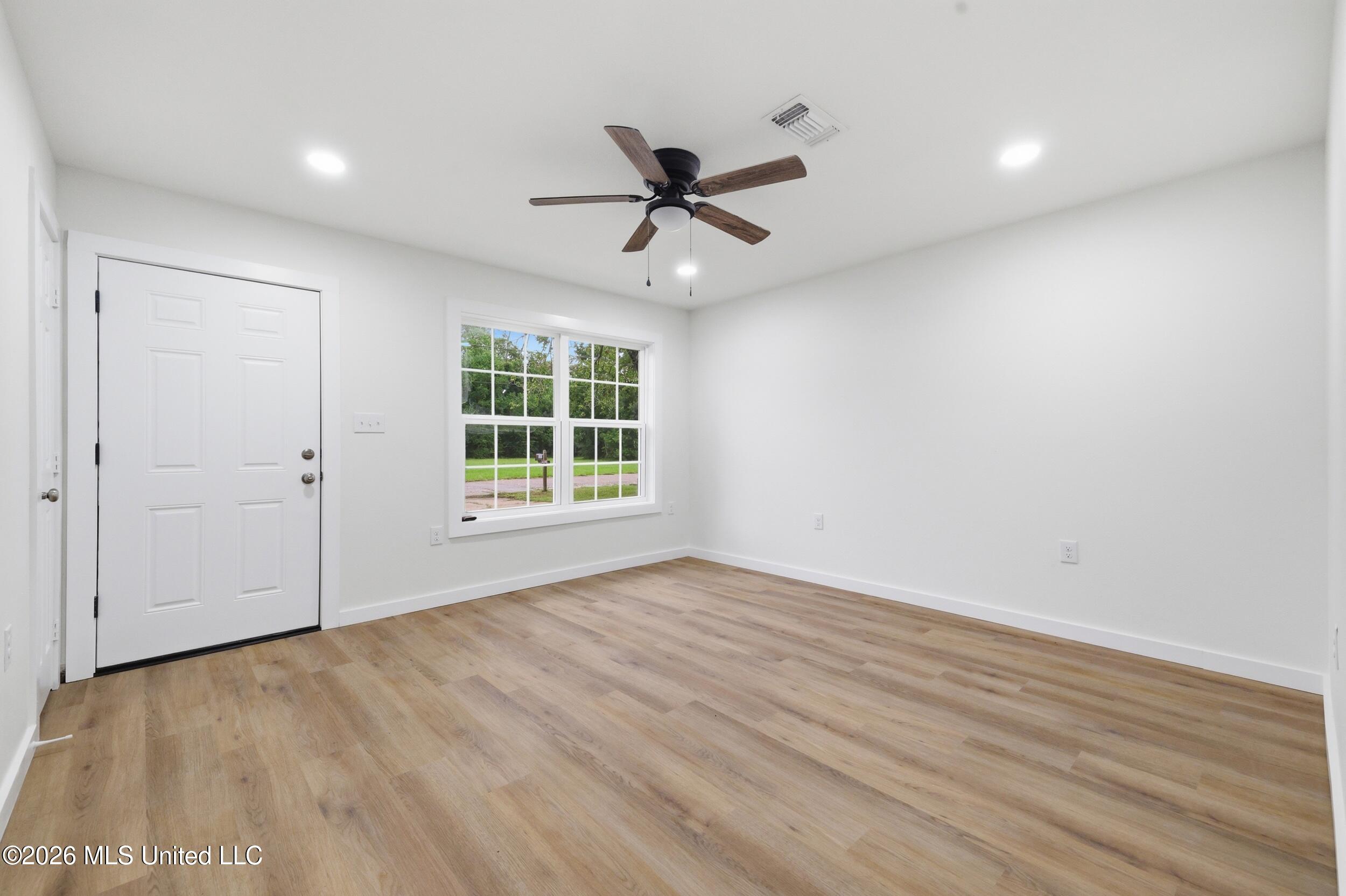 3307 Johnson Drive Property Photo 4