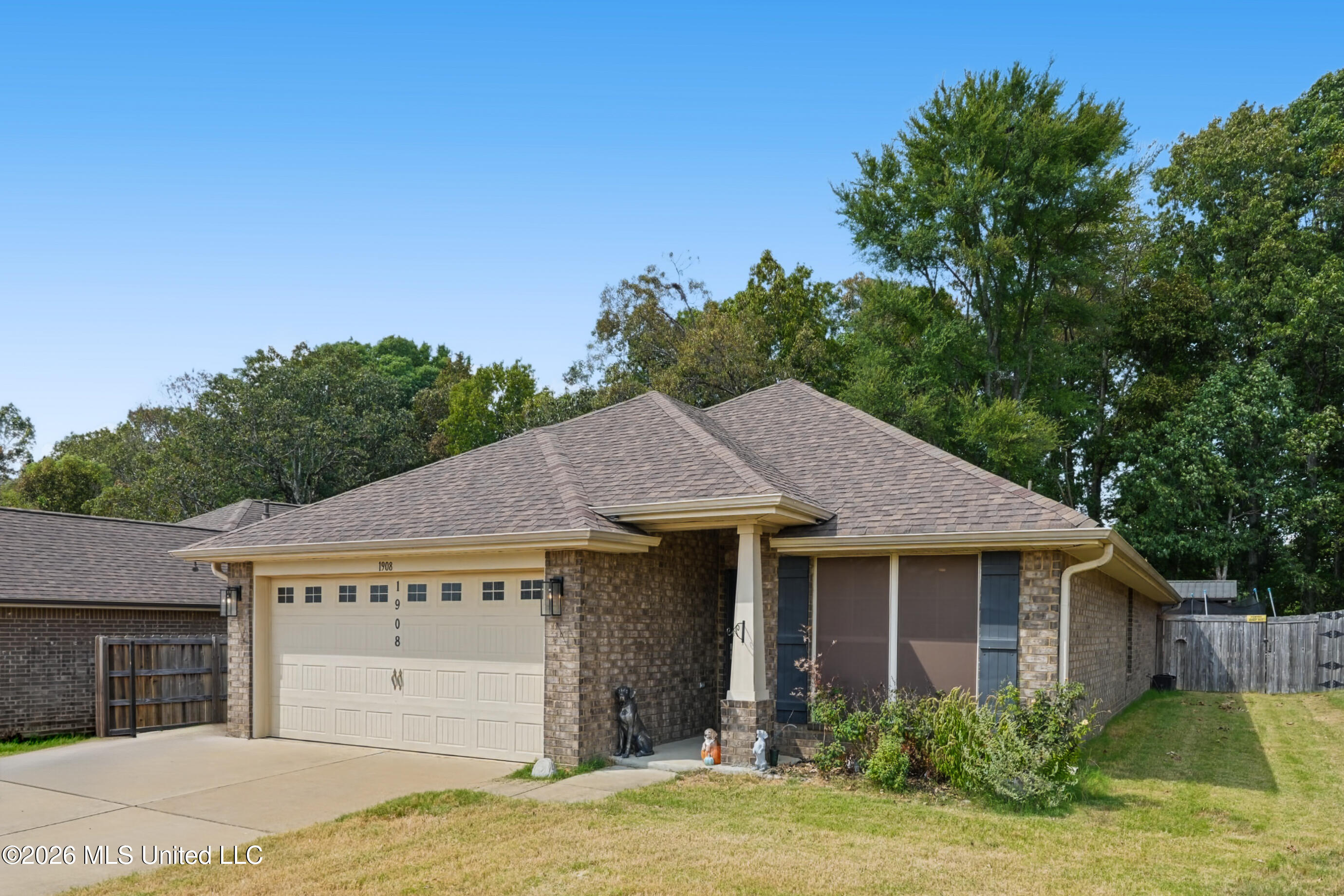 1908 Central Ridge Drive Property Photo 2