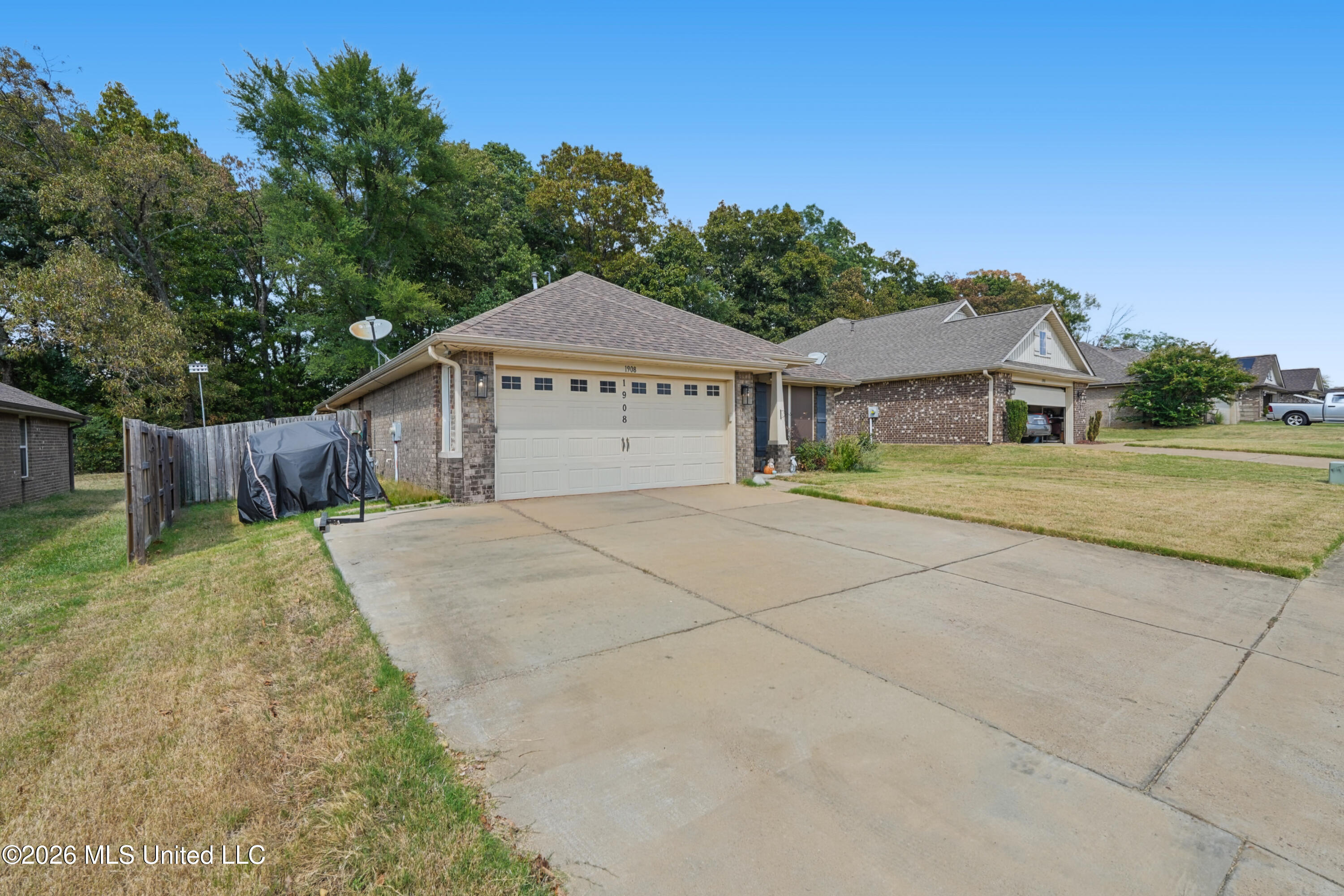 1908 Central Ridge Drive Property Photo 4