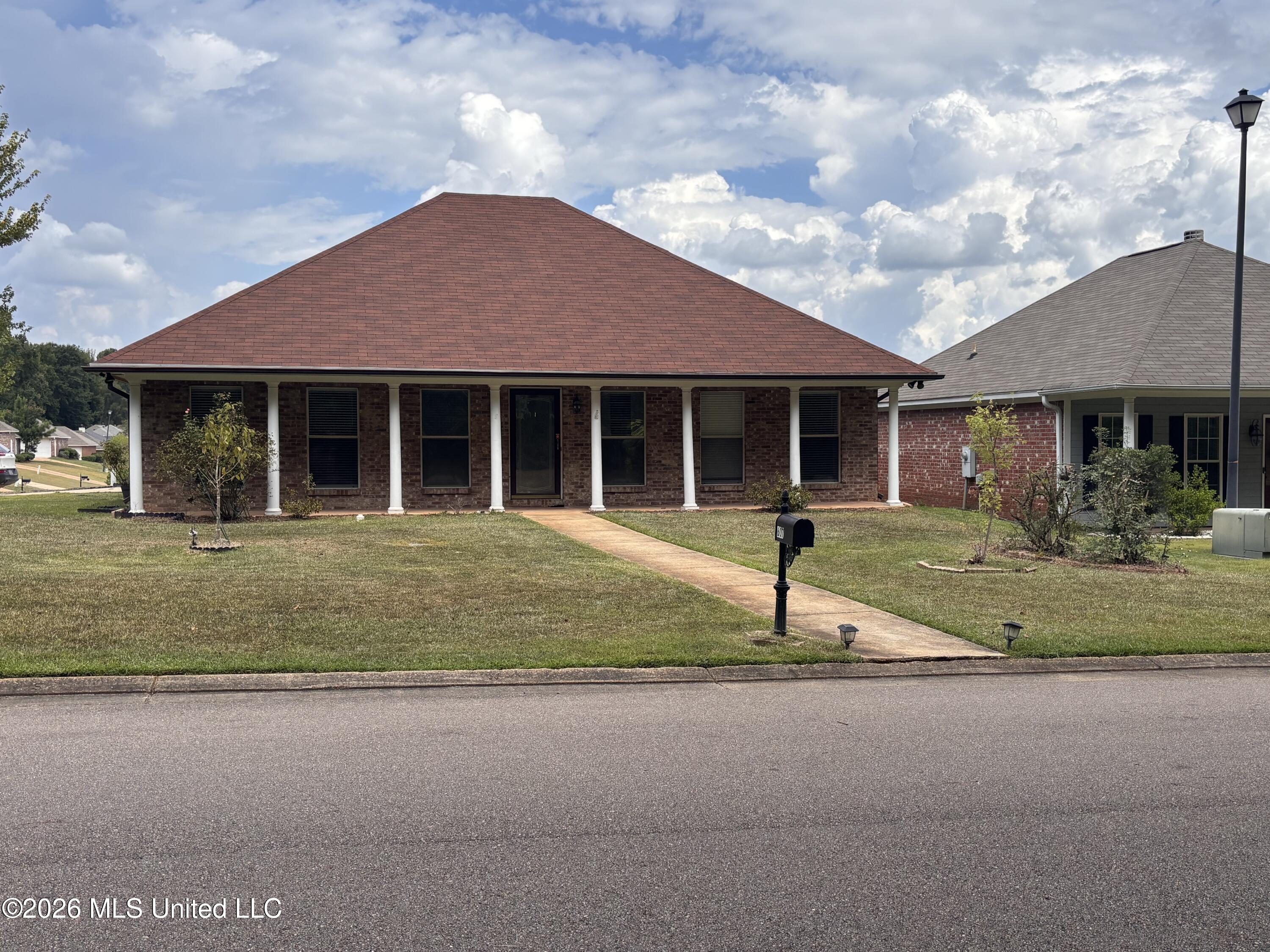 607 Briars Bend Property Photo 1