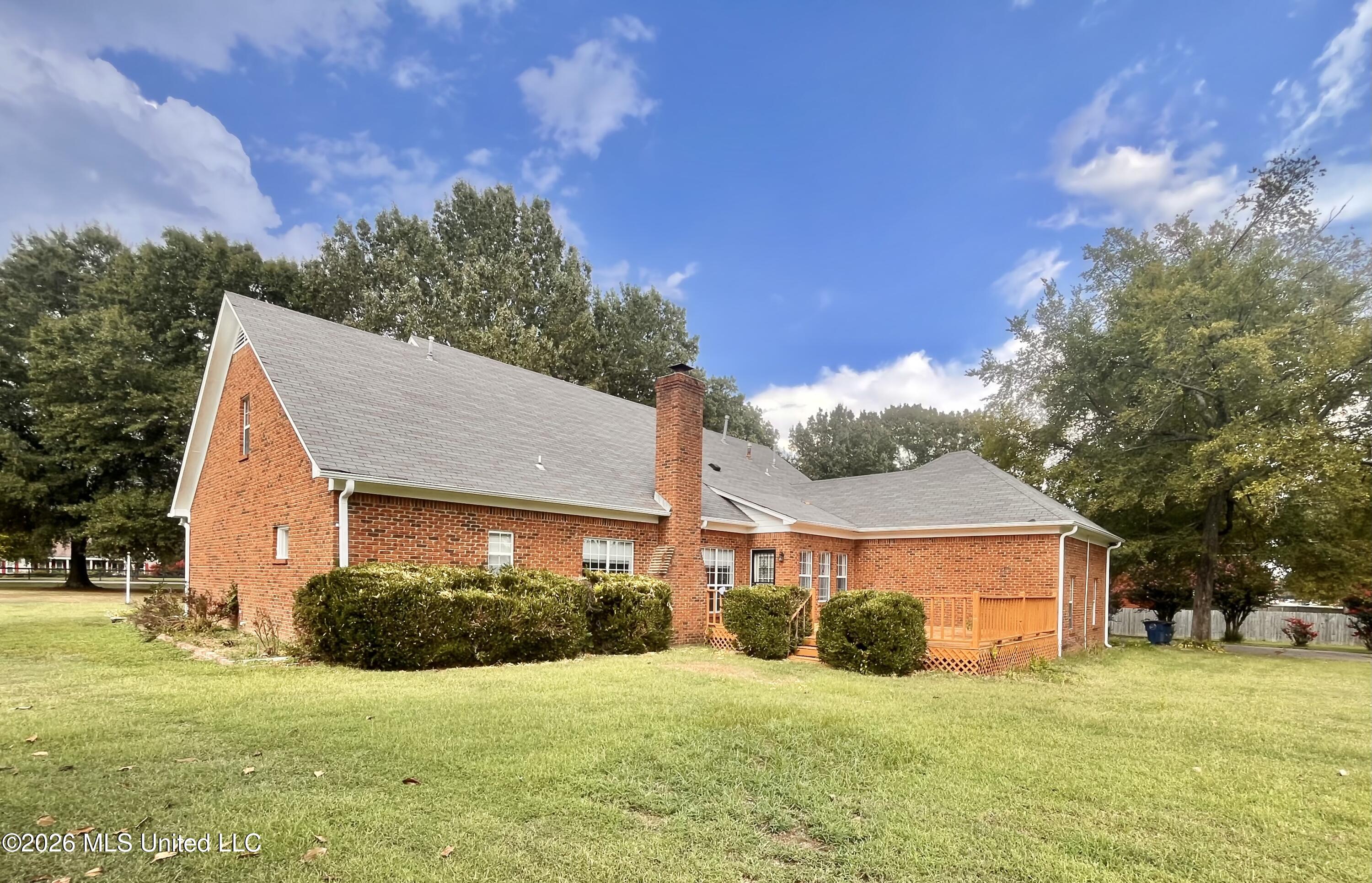 8885 Cedar Crest Lane Property Photo 6