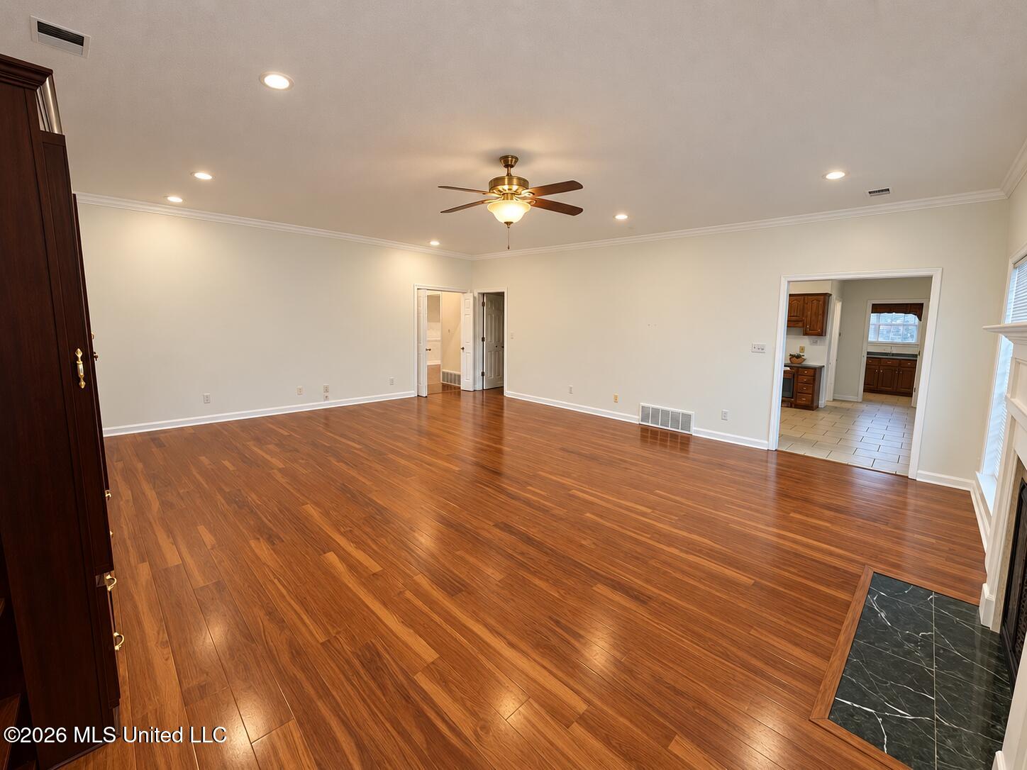8885 Cedar Crest Lane Property Photo 13