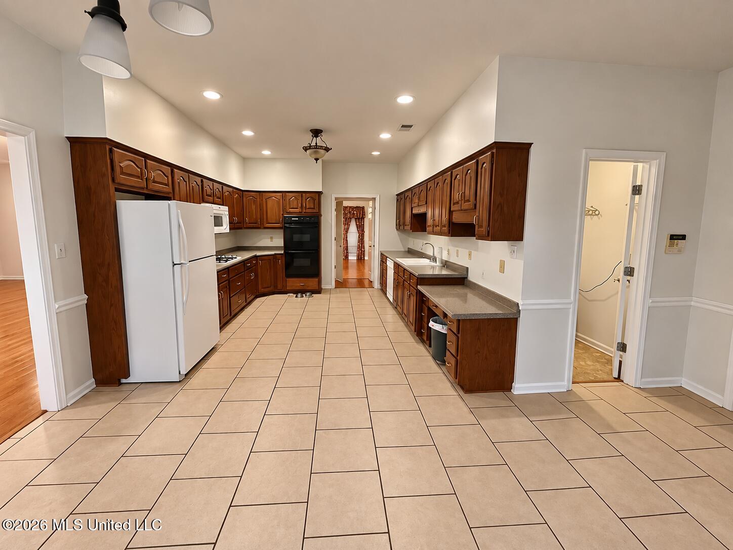 8885 Cedar Crest Lane Property Photo 16