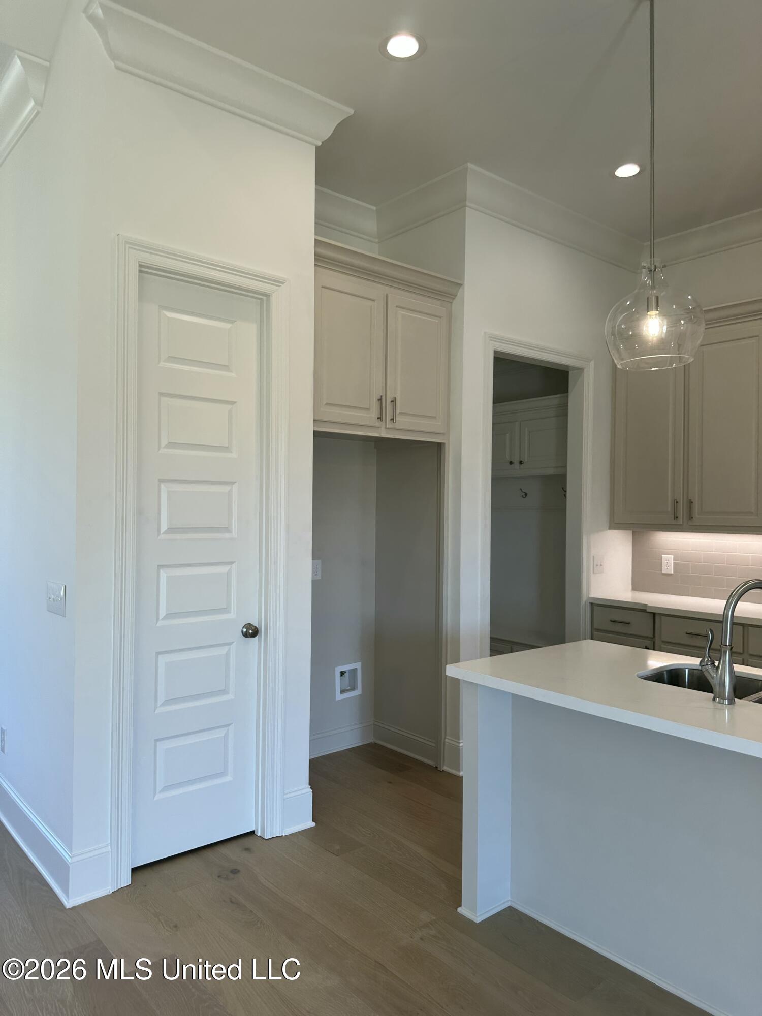 341 Aurora Circle Property Photo 5