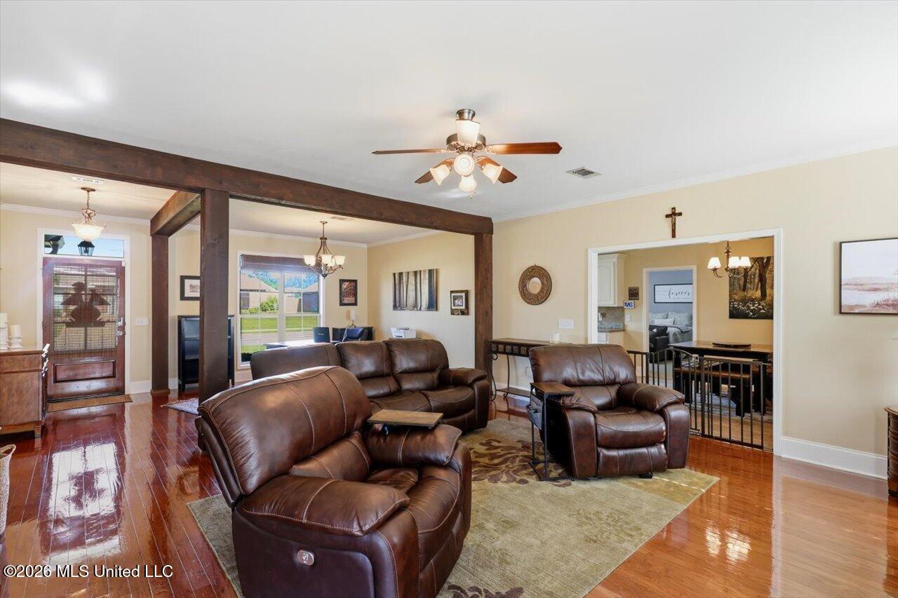 335 Towne Street Property Photo 7