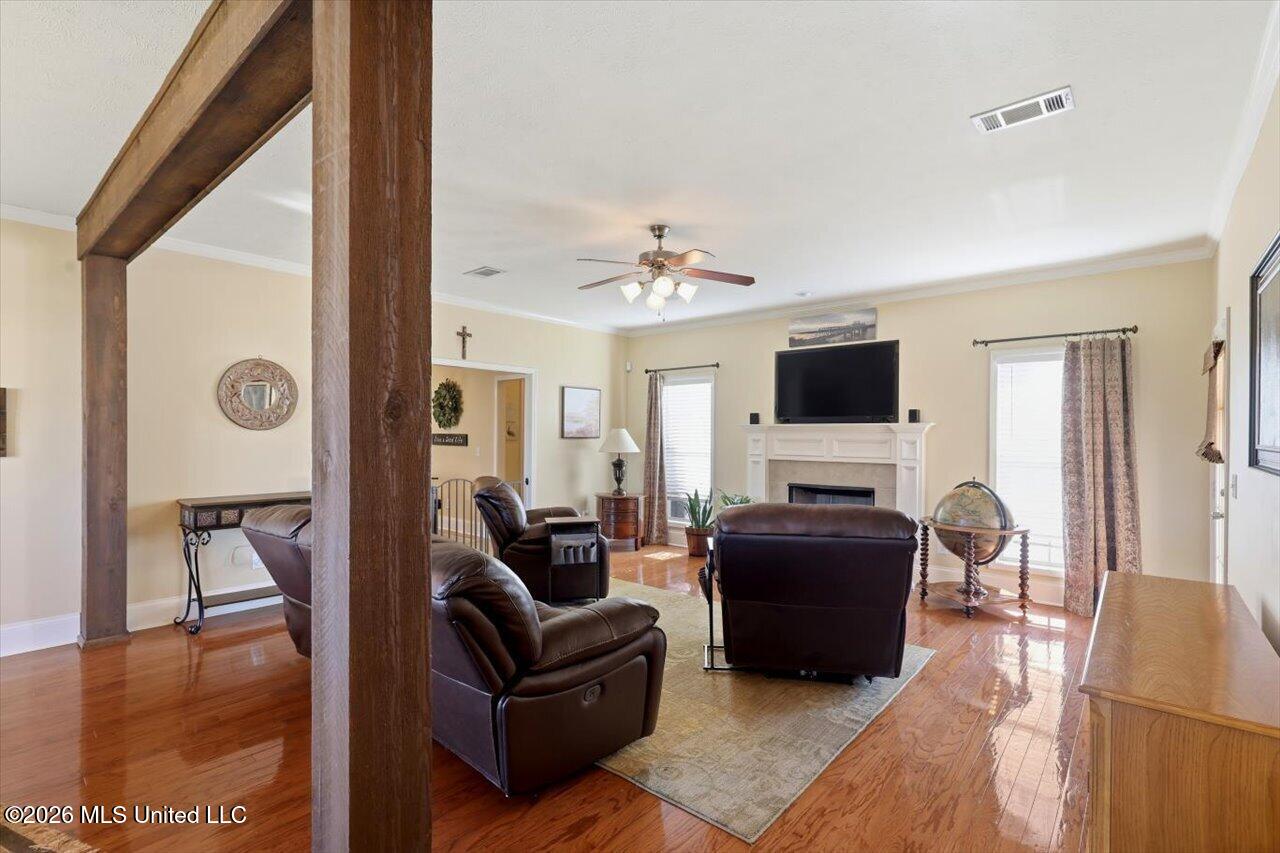 335 Towne Street Property Photo 8