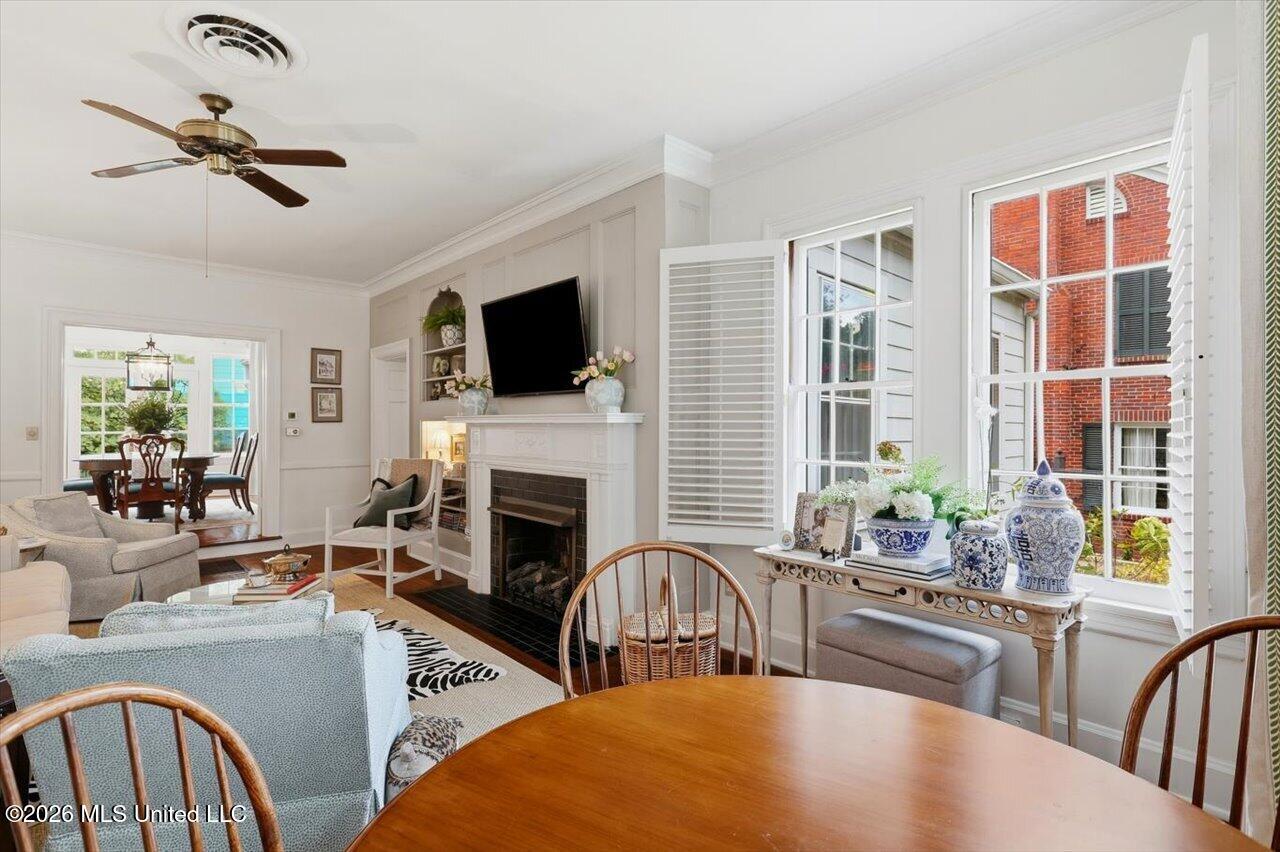 1424 Pinehurst Street Property Photo 8