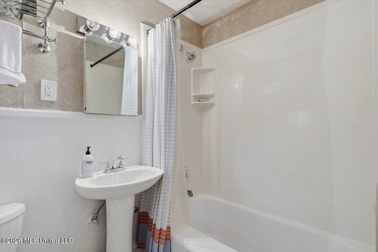 1424 Pinehurst Street Property Photo 16
