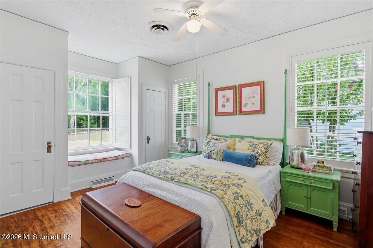 1424 Pinehurst Street Property Photo 17