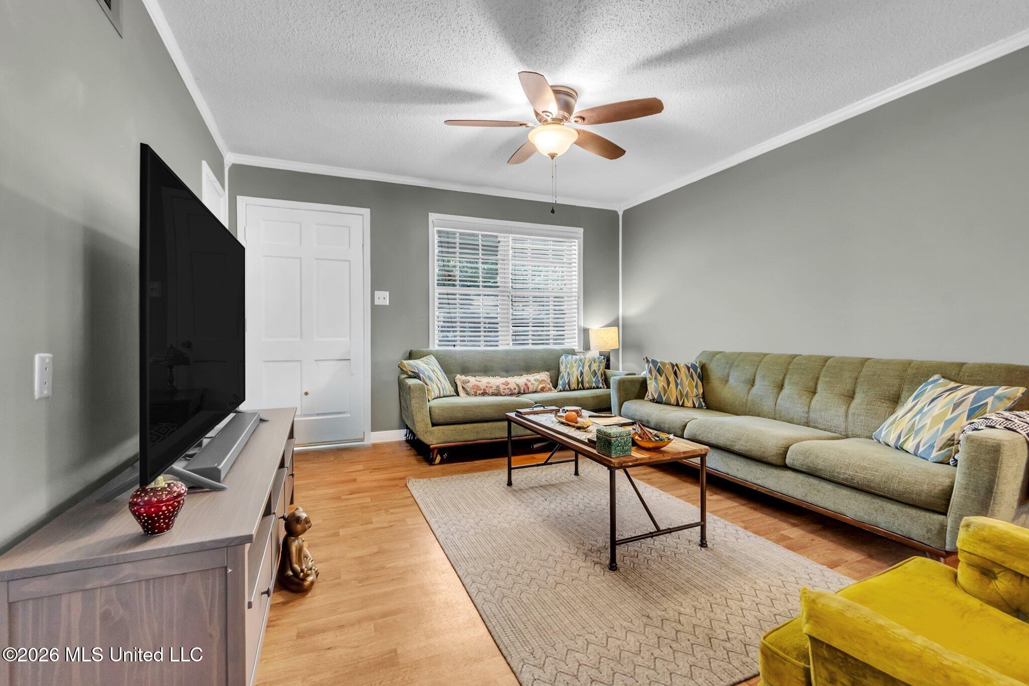 2219 Colonial Hills Drive Property Photo 3