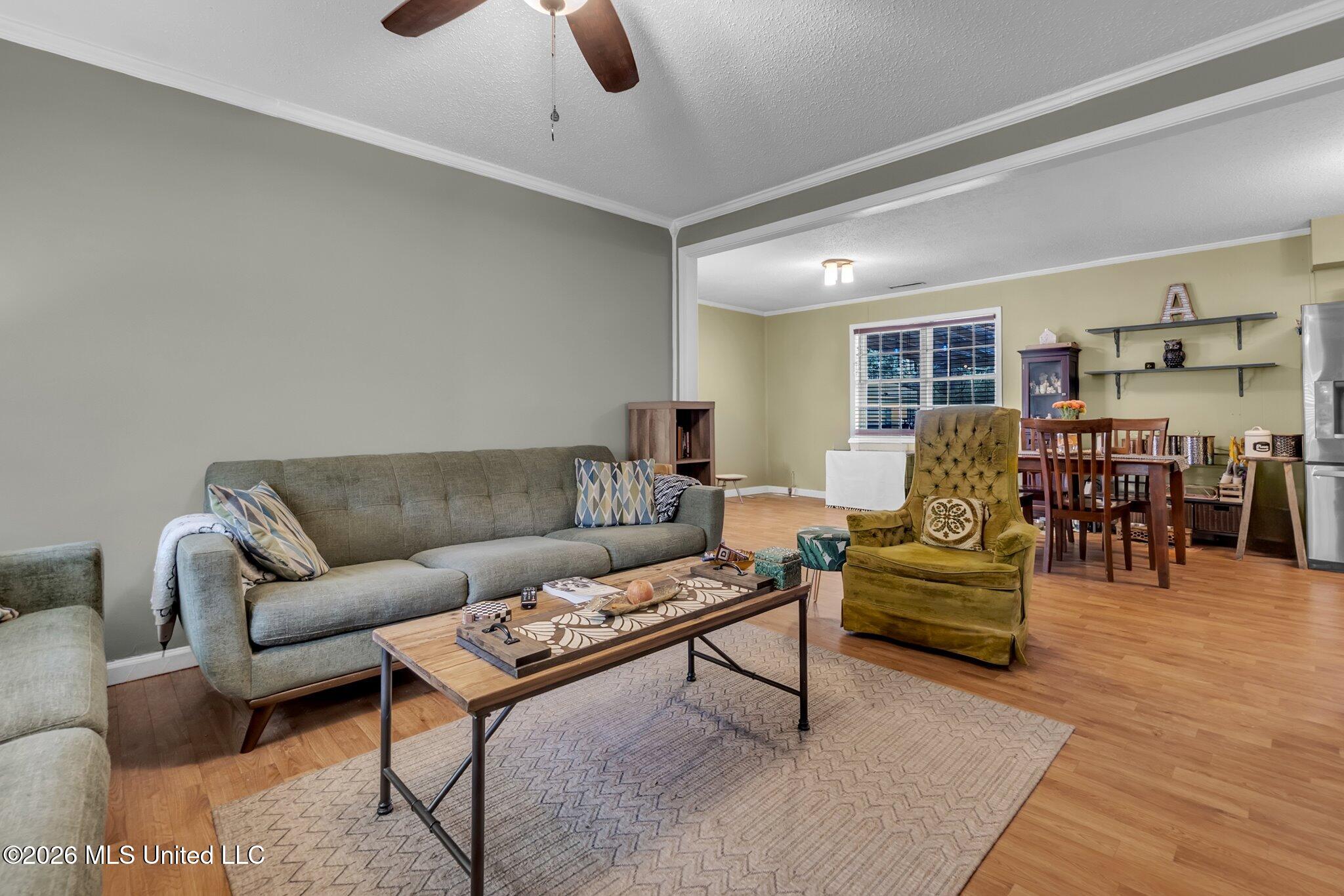 2219 Colonial Hills Drive Property Photo 4