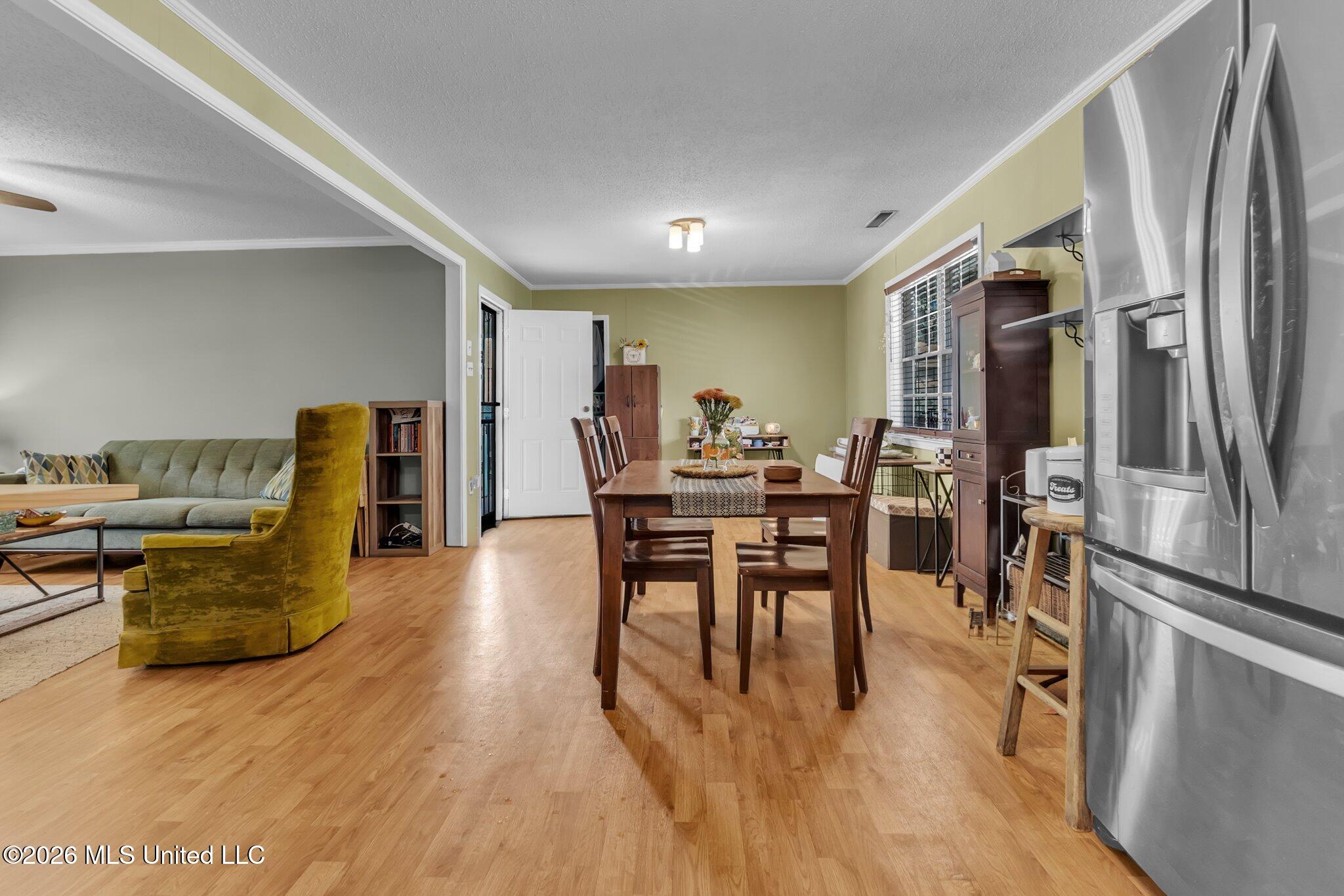 2219 Colonial Hills Drive Property Photo 5