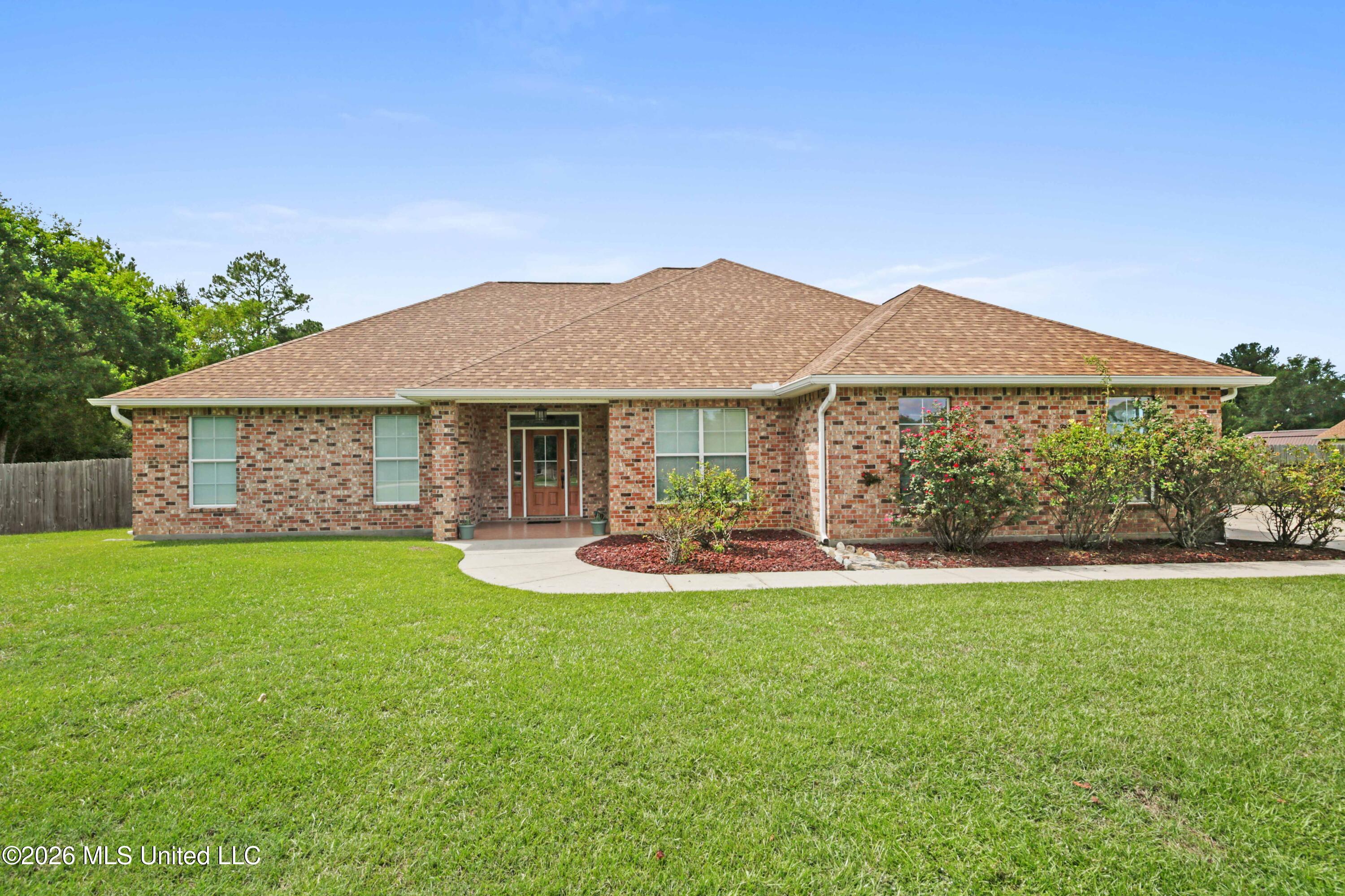 12231 E Pointe Drive Property Photo 1