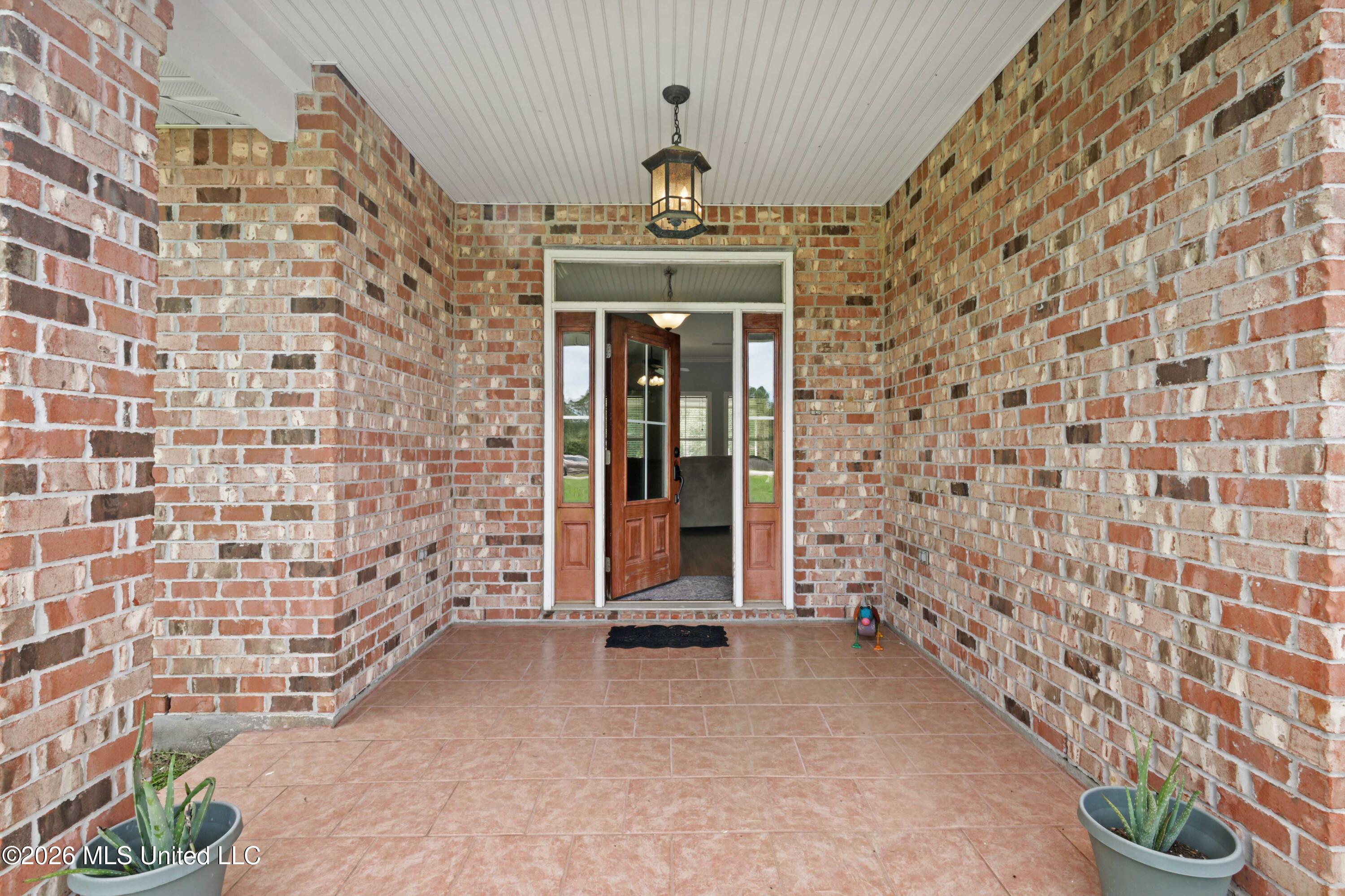 12231 E Pointe Drive Property Photo 2